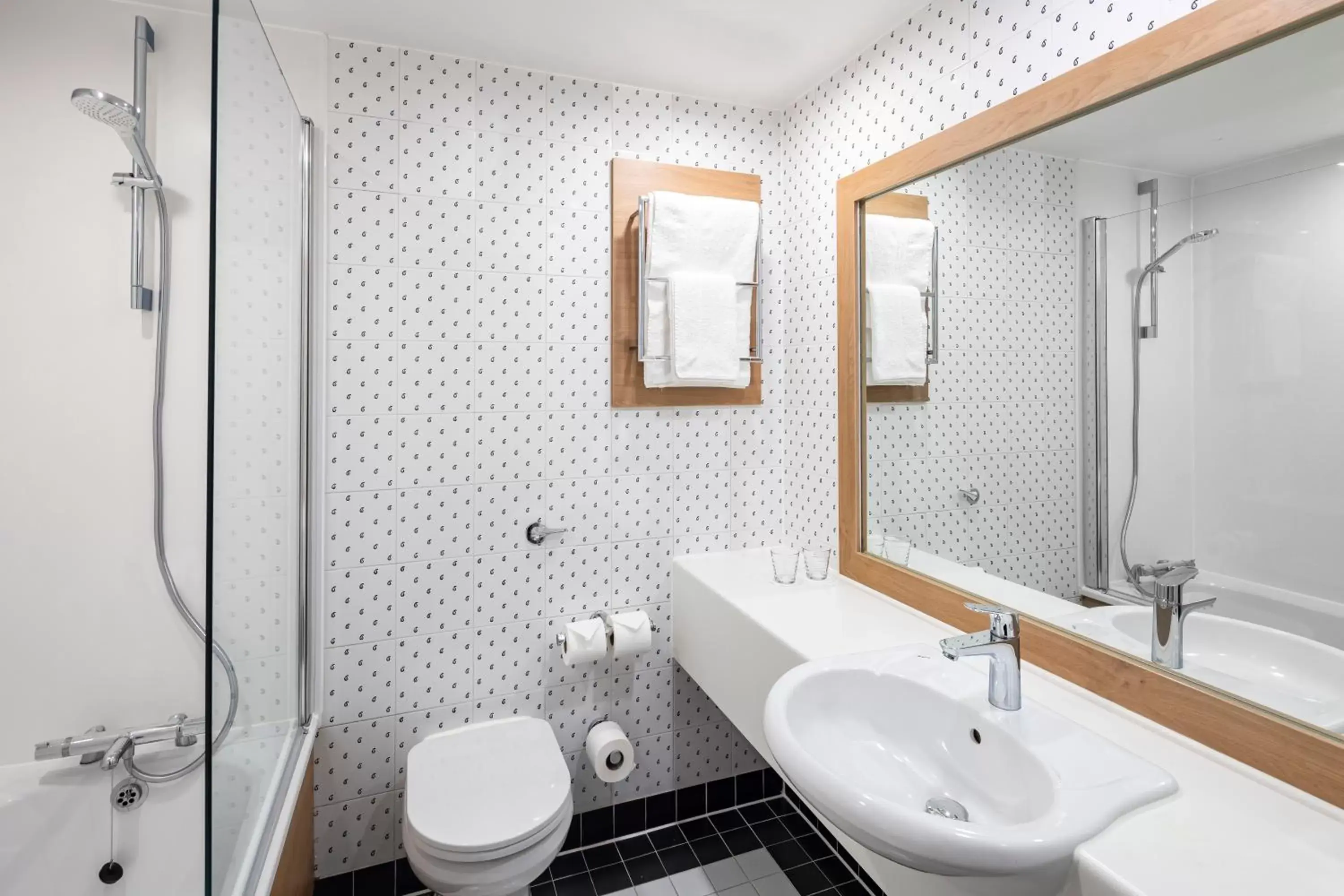 Bathroom in Holiday Inn London - Gatwick Airport by IHG Bathroom in Holiday Inn London - Gatwick Airport by IHG