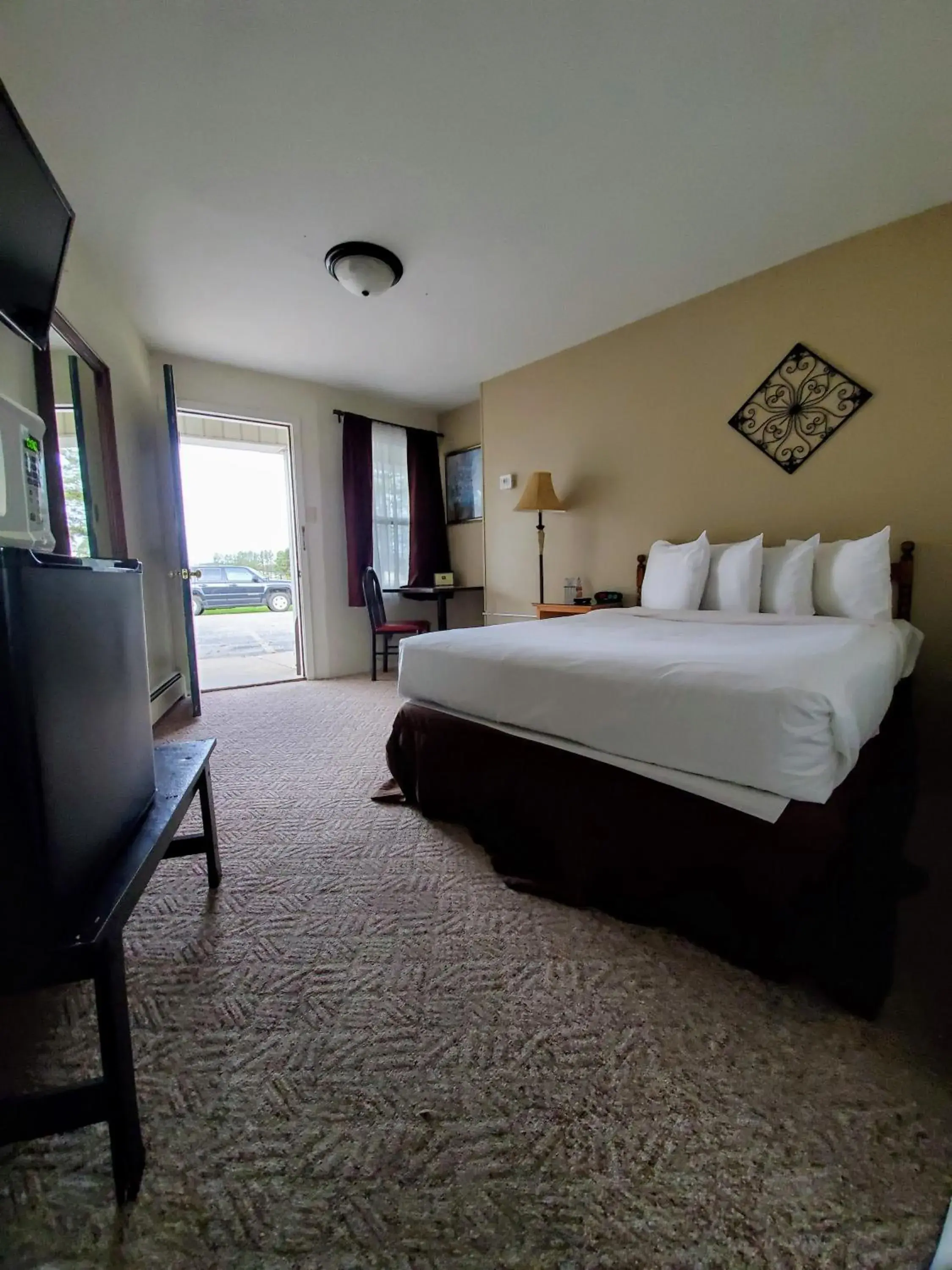 Photo of the whole room in Sunset Lodge Escanaba Photo of the whole room in Sunset Lodge Escanaba