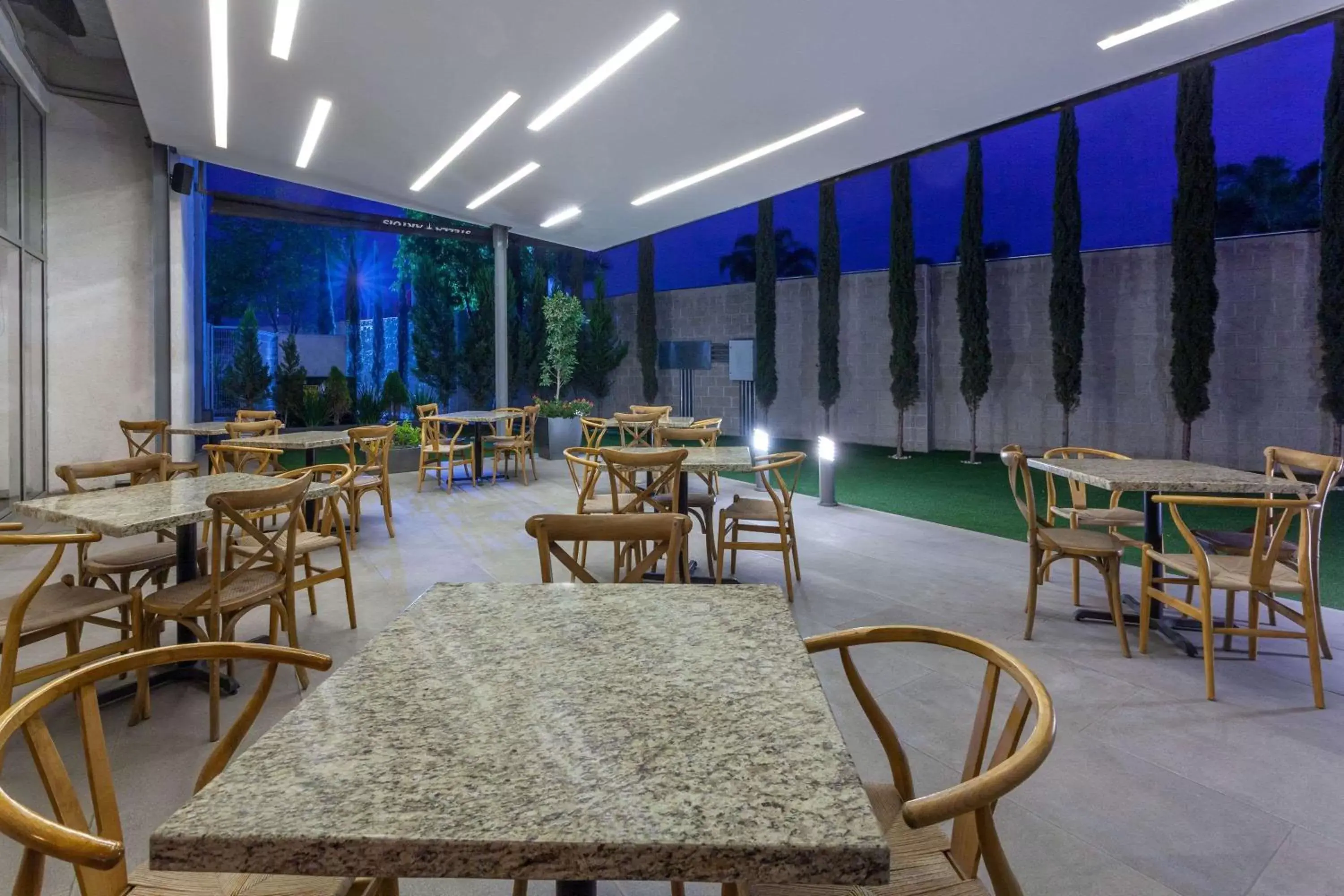 Dining area, Restaurant/Places to Eat in TRYP by Wyndham San Luis Potosi Hotel & Suites