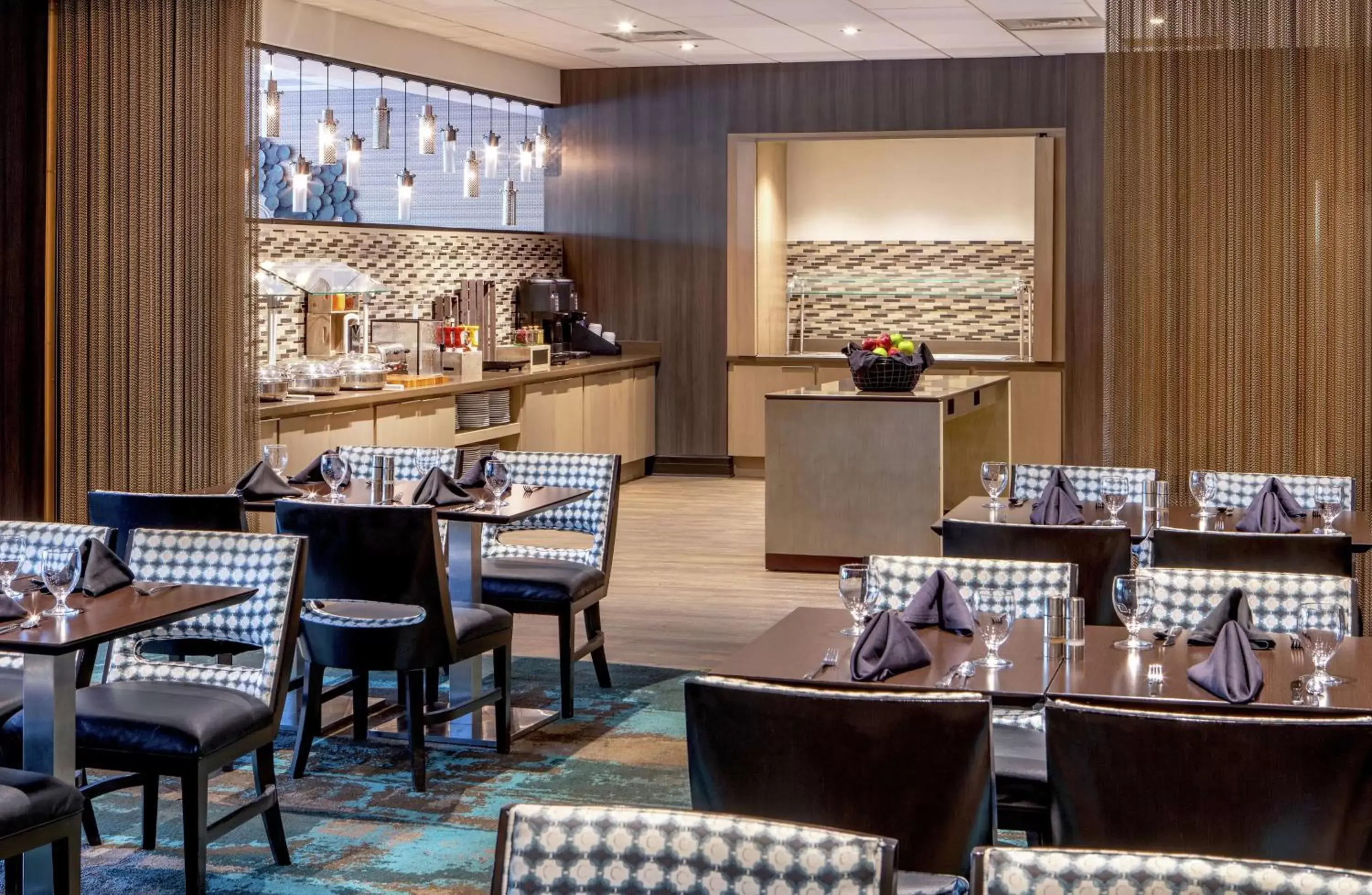 Breakfast, Restaurant/Places to Eat in DoubleTree by Hilton Columbia