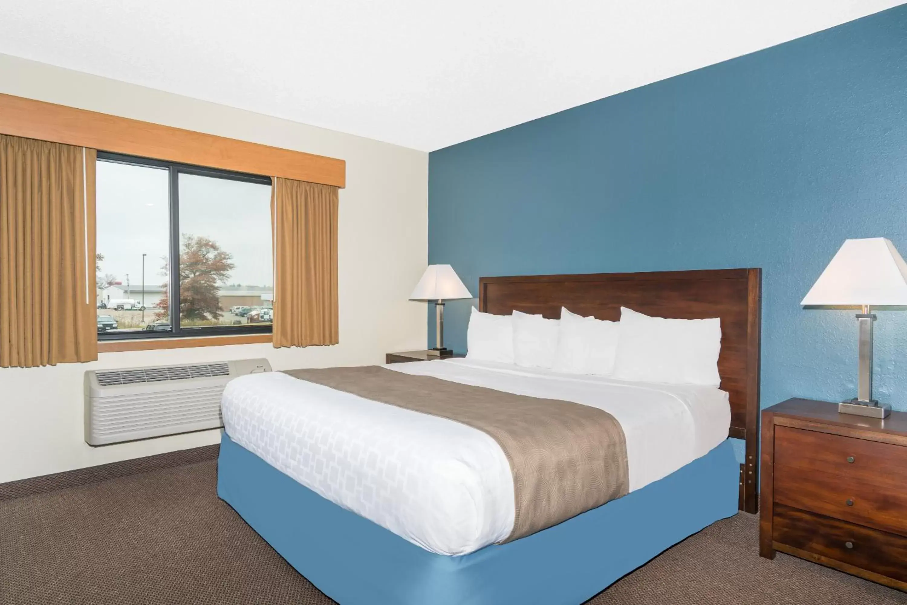 Photo of the whole room, Bed in Days Inn & Suites by Wyndham Baxter Brainerd Area