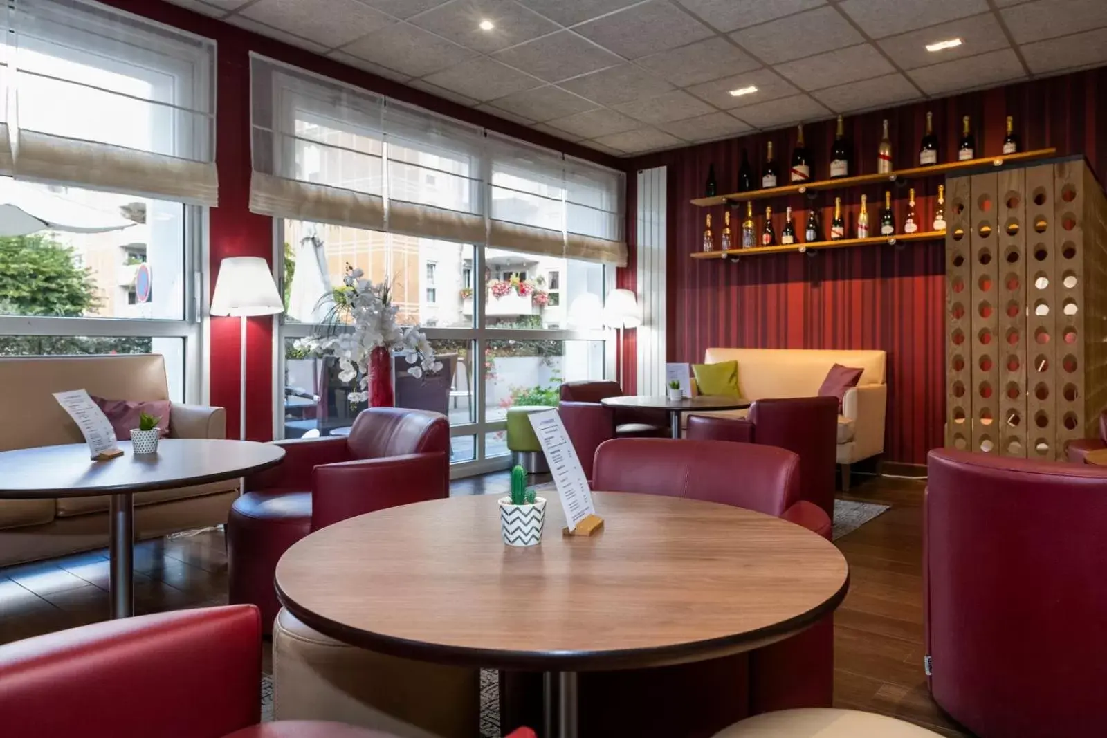 Communal lounge/ TV room, Restaurant/Places to Eat in Campanile Reims Centre - Cathedrale