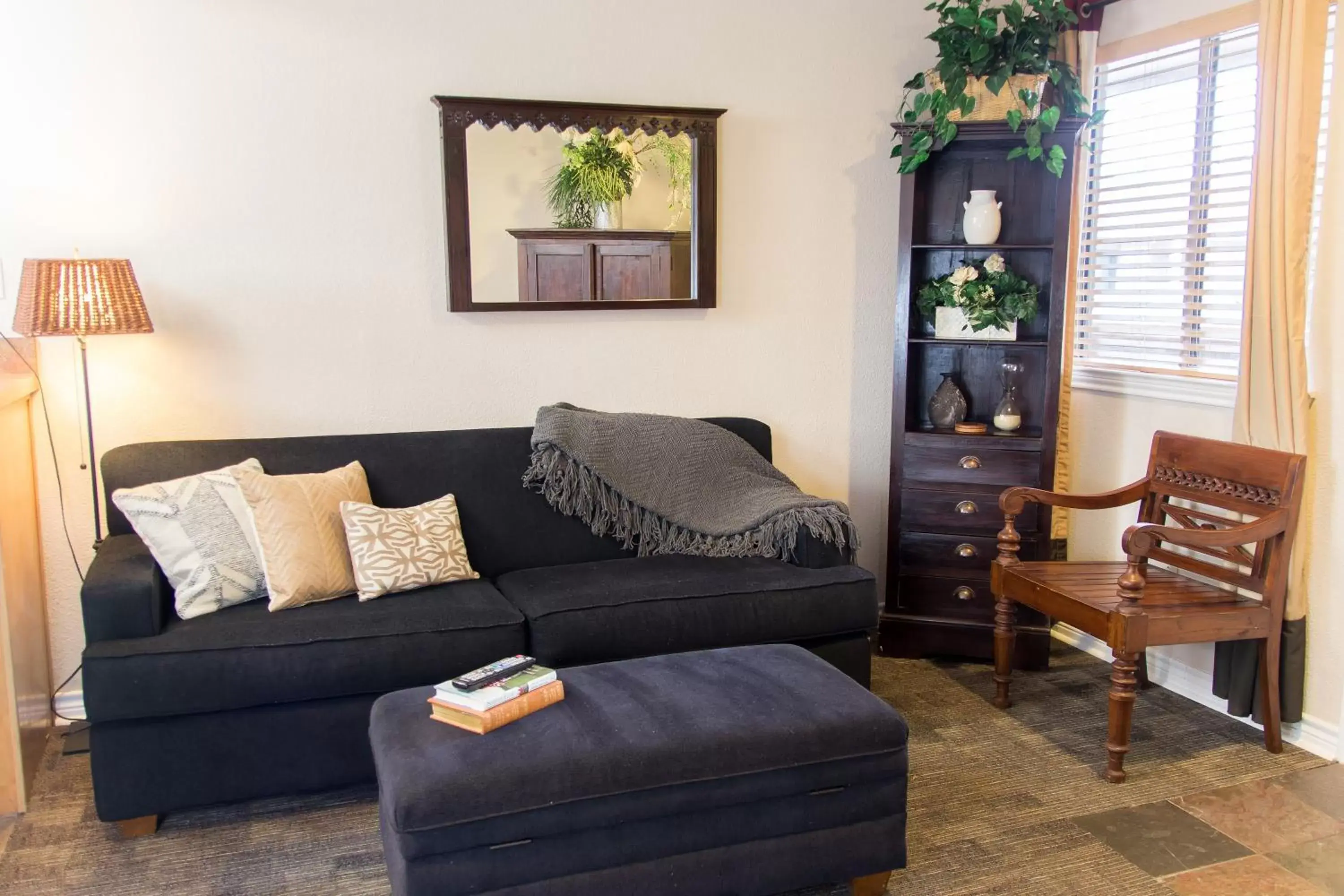 Living room, Seating Area in Vineyard Court Designer Suites Hotel