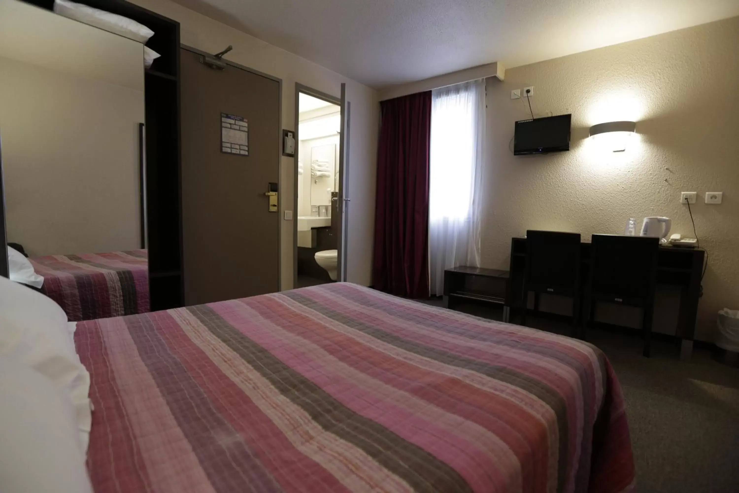Bedroom, Bed in Hôtel Au Petit Caporal