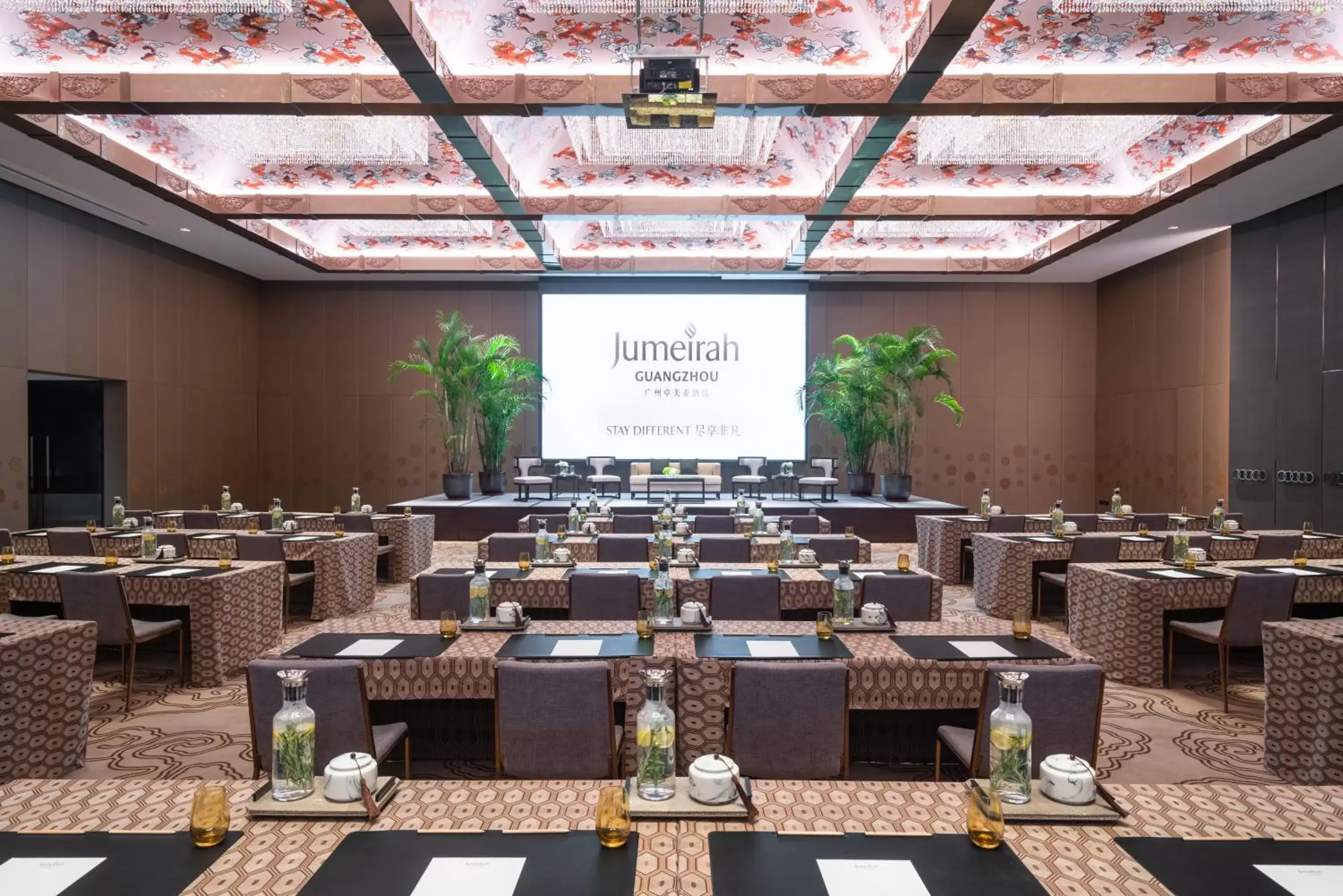 Meeting/conference room in Jumeirah Guangzhou - Complimentary Shuttle Bus to Canton Fair Complex during Canton Fair period