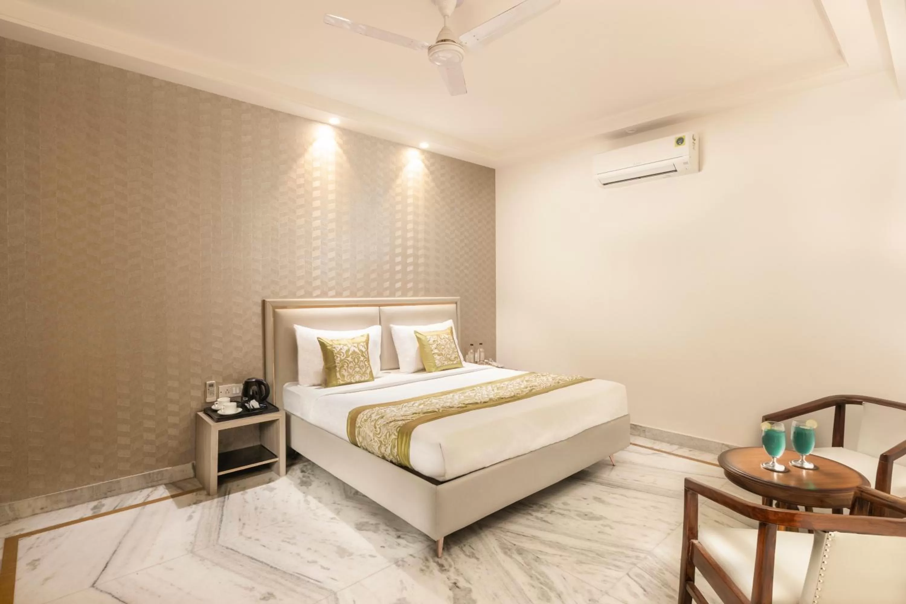 Deluxe Room in Hotel Star - Near Delhi Airport