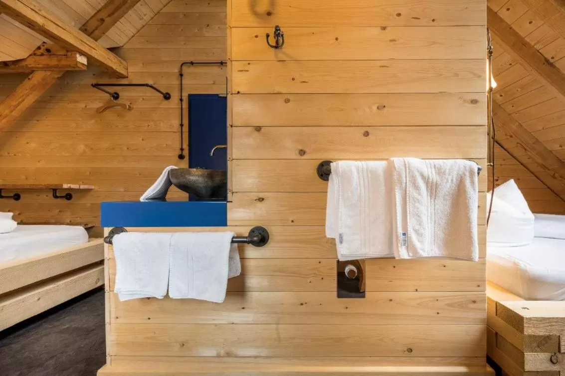 Bedroom, Bed in Landgasthof Kreuz