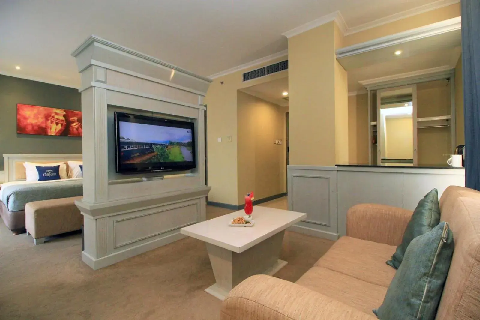 Bedroom, Seating Area in Hotel Dafam Semarang