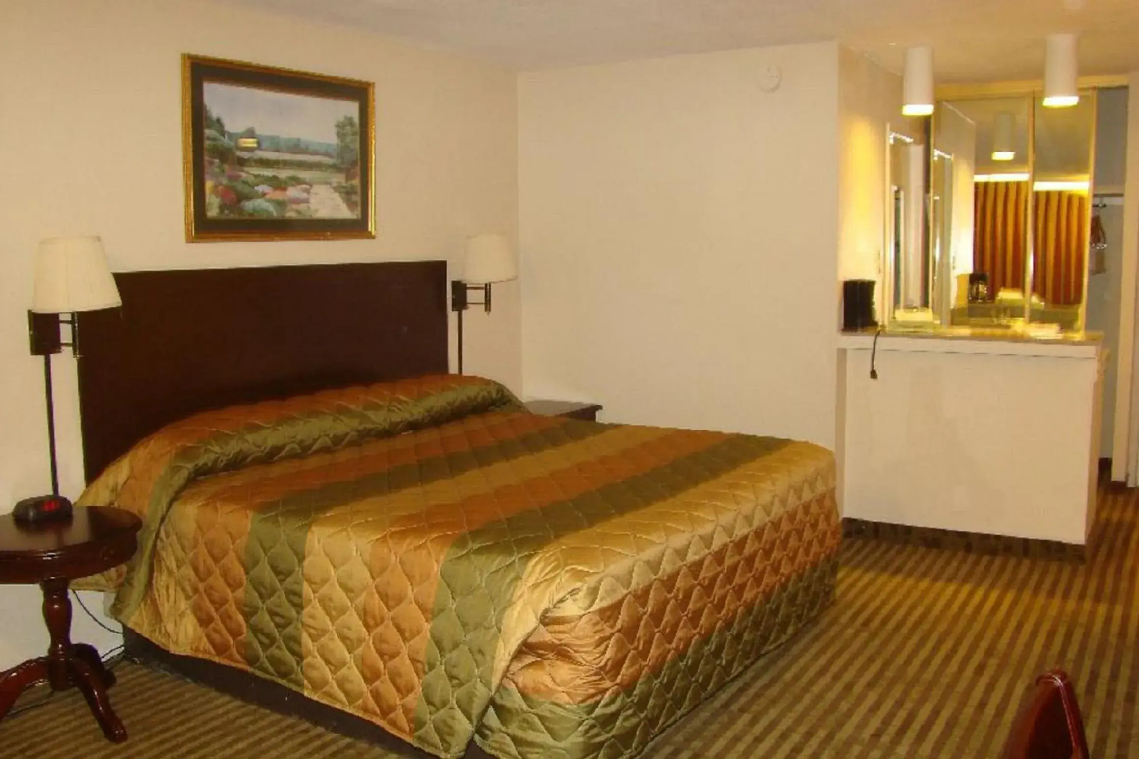 Photo of the whole room, Bed in Romana Hotel - Houston Southwest