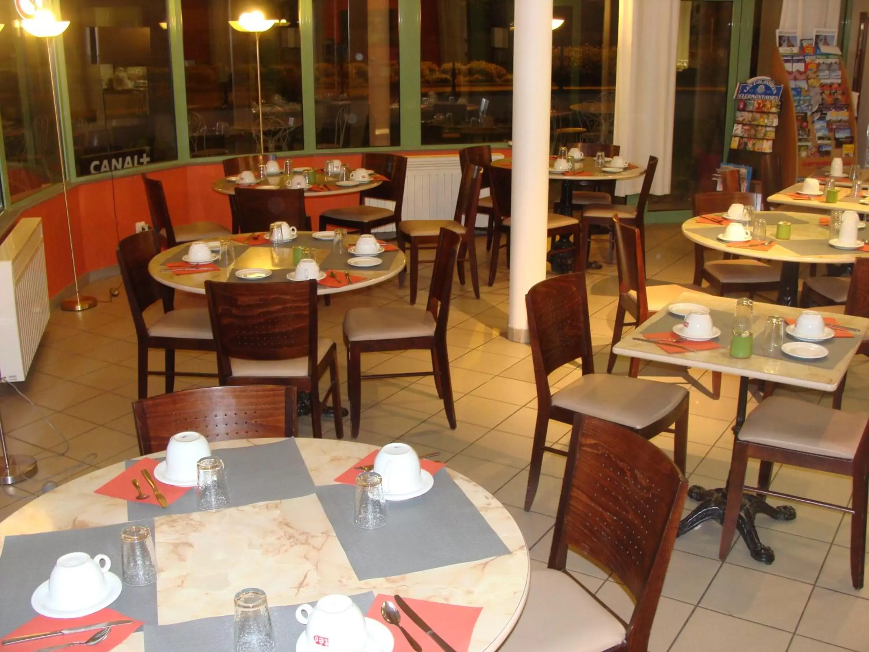 Restaurant/Places to Eat in Abel Hôtel