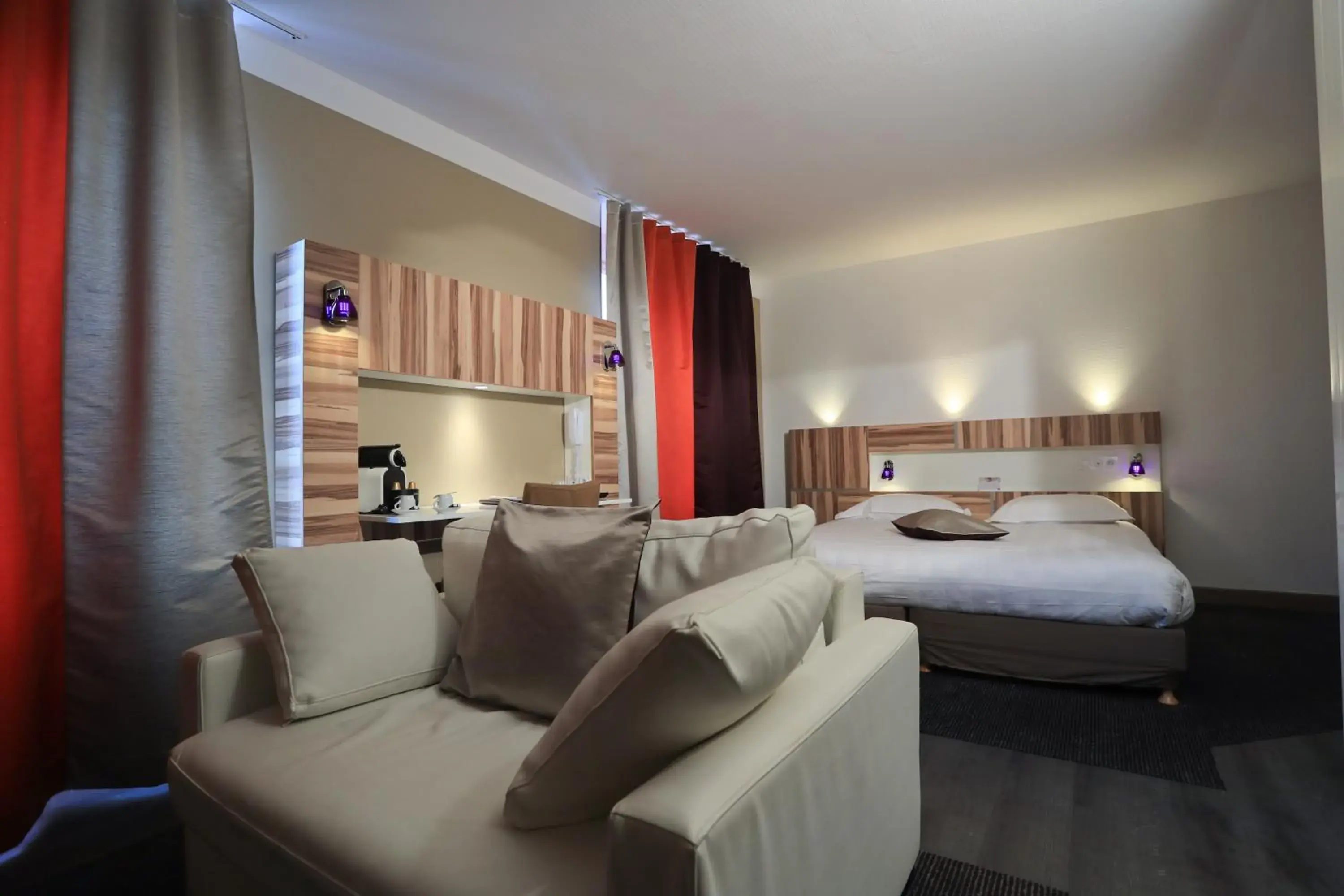 Photo of the whole room in The Originals Boutique, Grand Hotel Saint-Pierre, Aurillac (Qualys-Hotel)