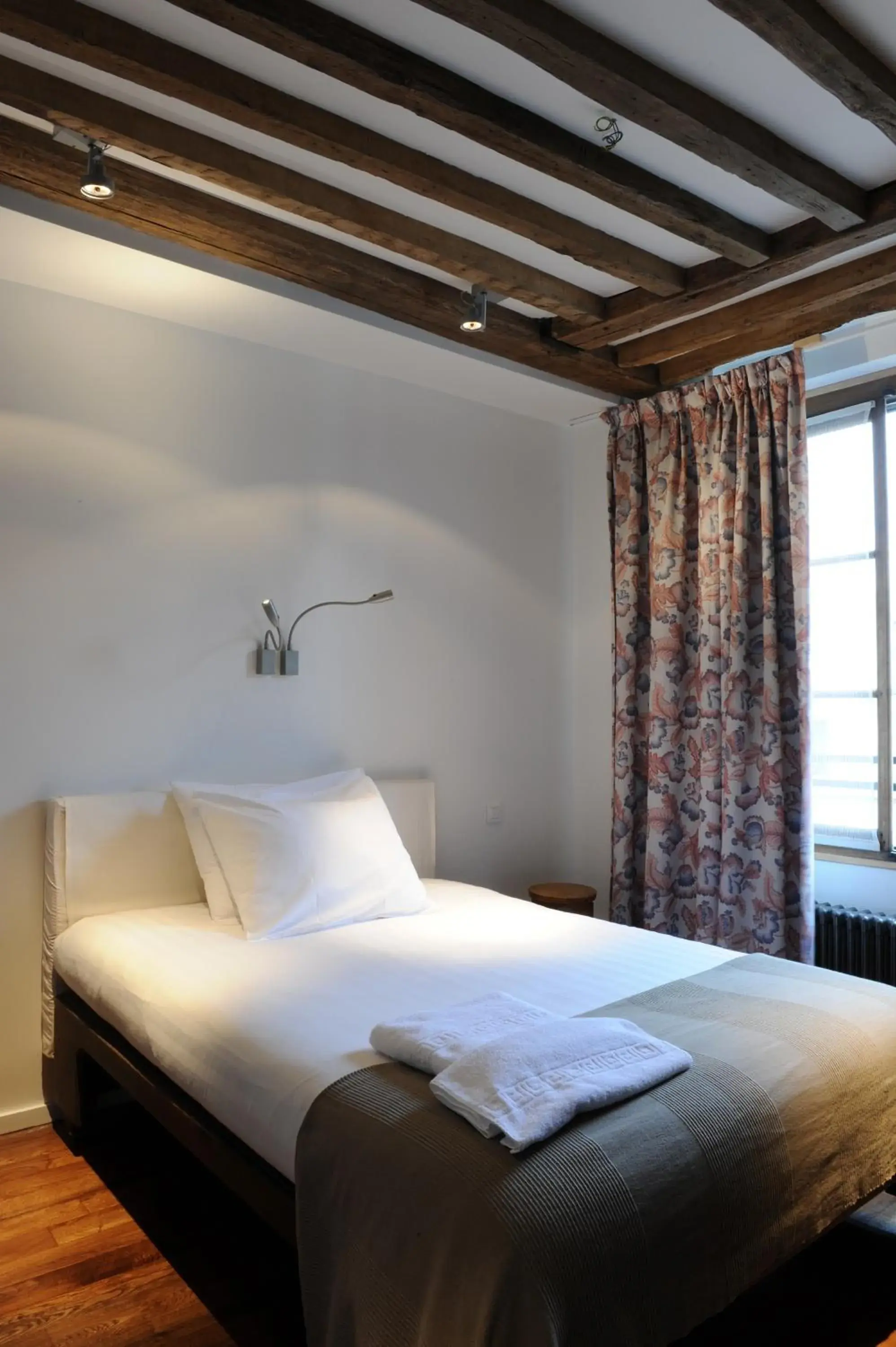 Bed in Boutique Hotel de la Place des Vosges