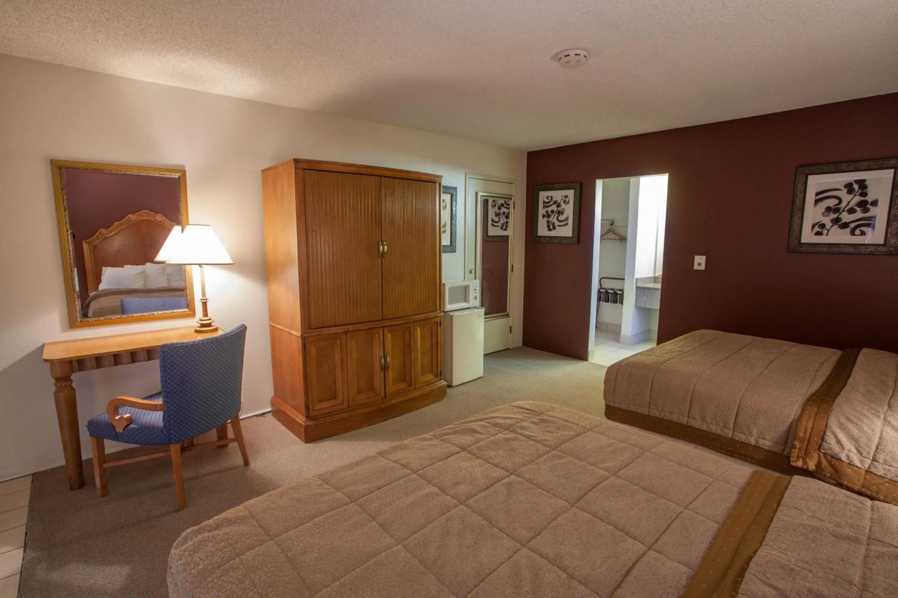 Bedroom, Bed in Aviation Inn