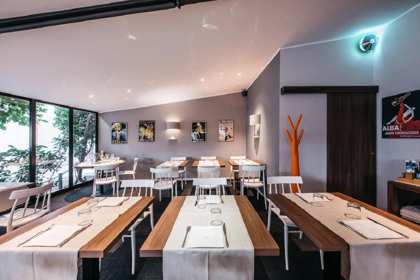 Restaurant/places to eat in Hotel Europa