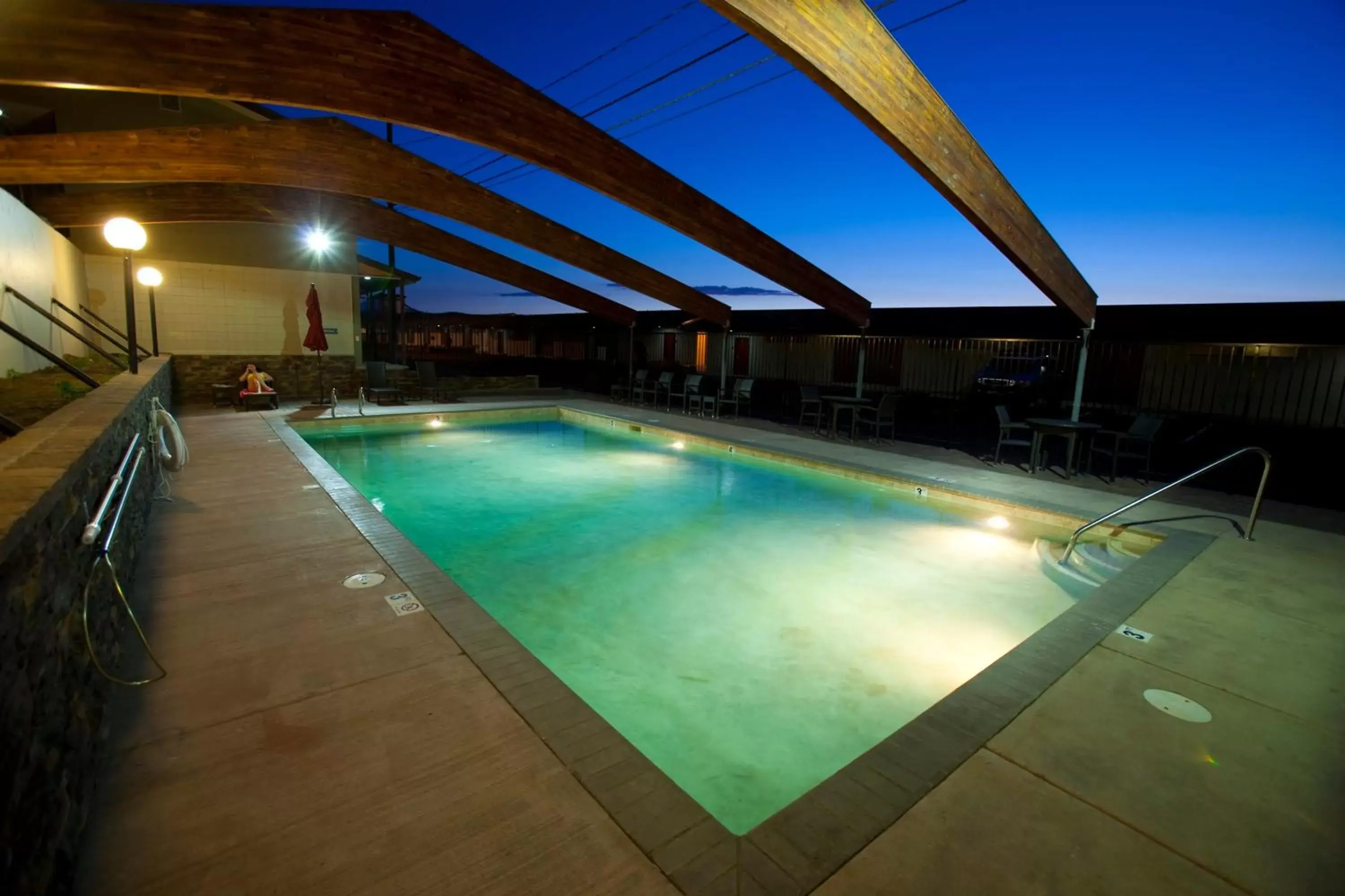 Swimming pool in Celilo Inn Swimming pool in Celilo Inn