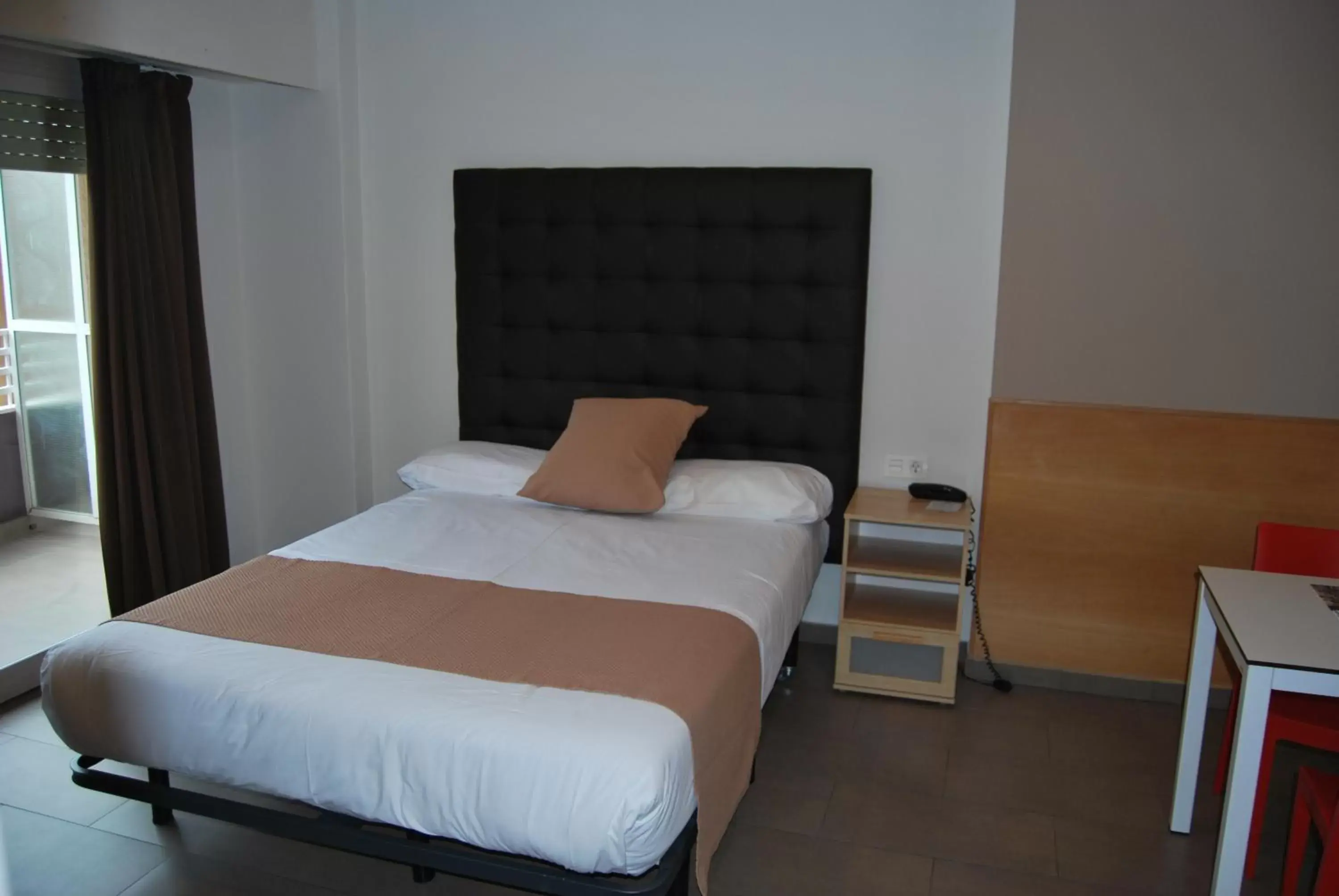 Street view, Bed in Estudiotel Alicante