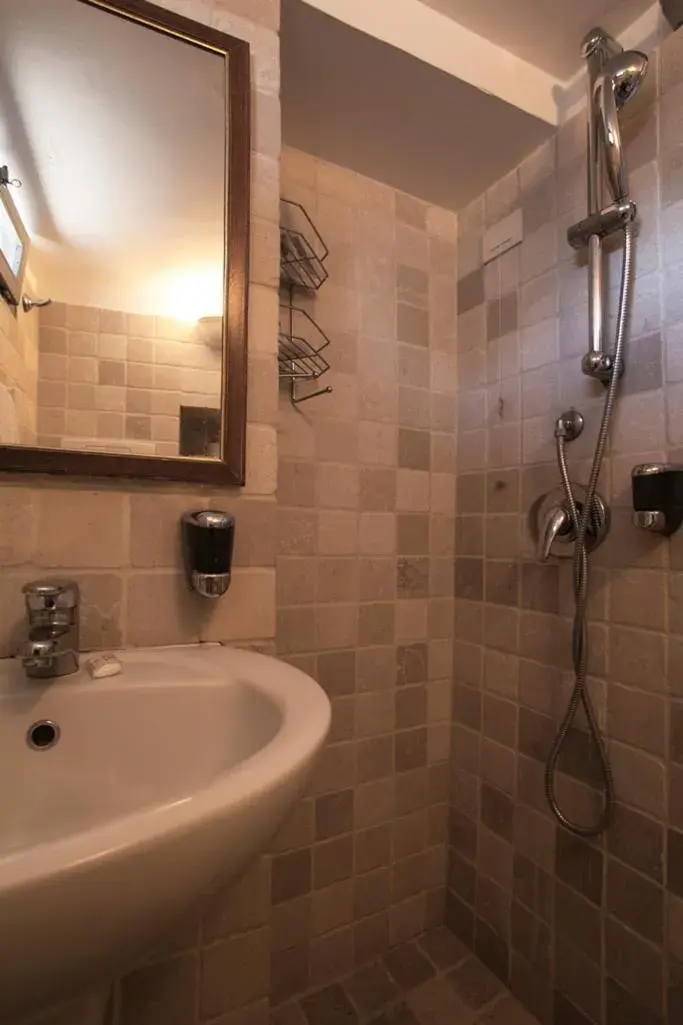 Bathroom in Grand Hotel la Chiusa di Chietri Bathroom in Grand Hotel la Chiusa di Chietri