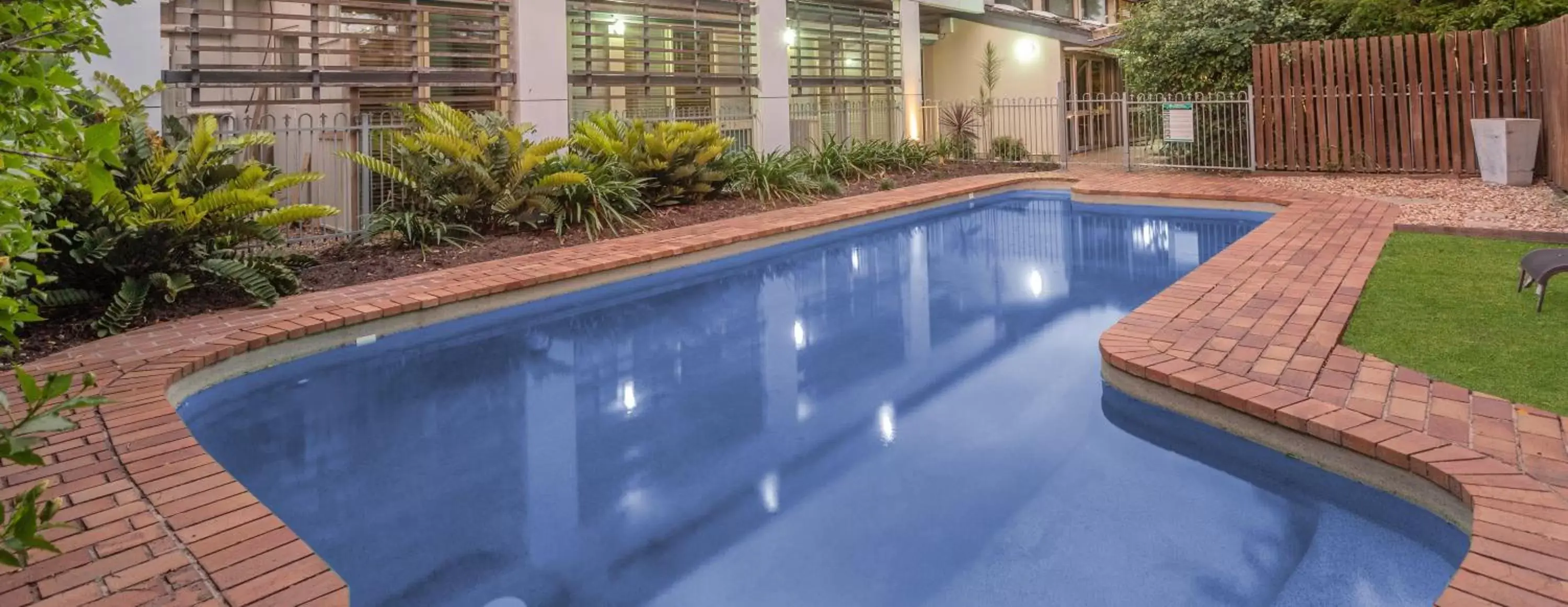 Swimming Pool in Airport International Motel Brisbane