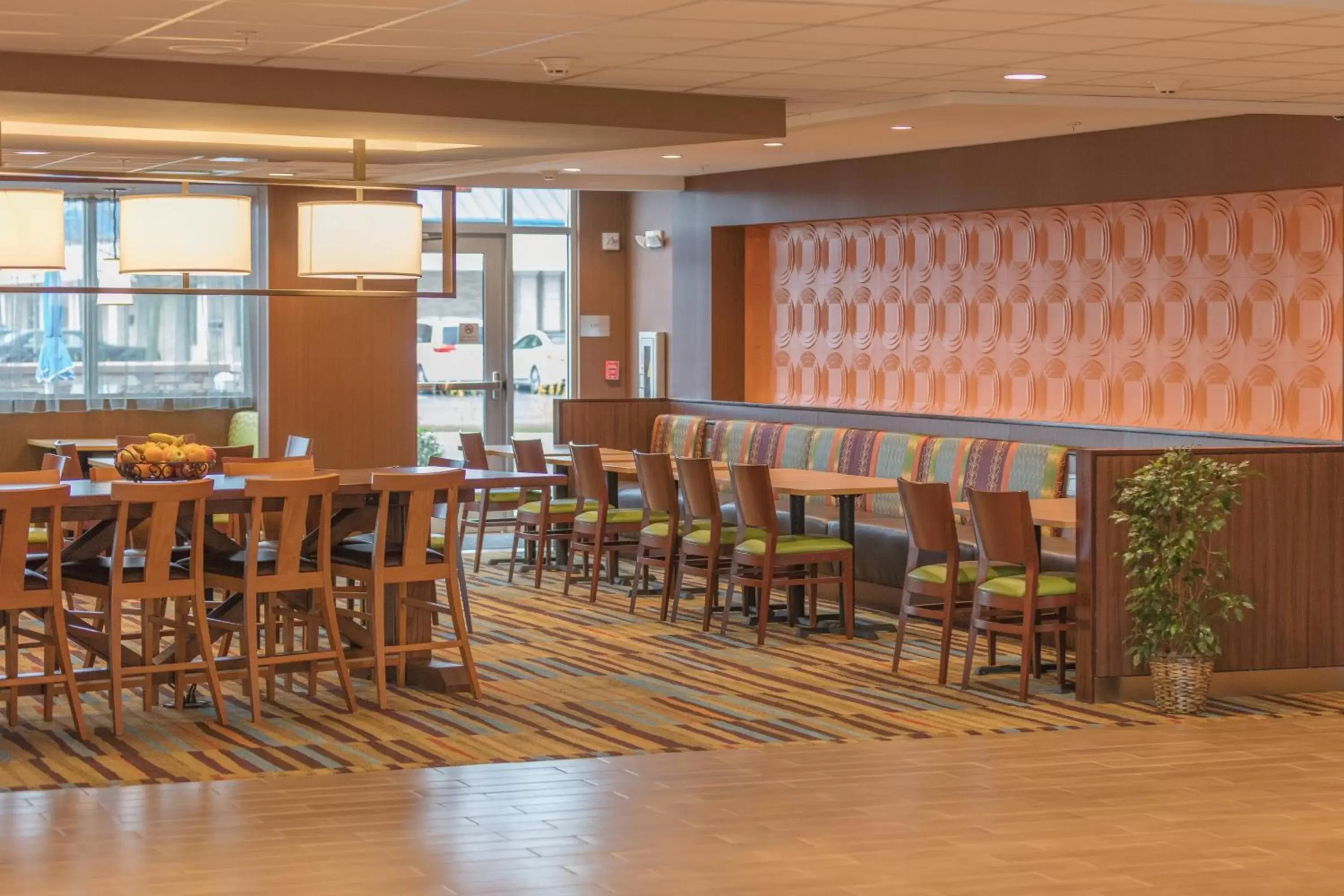 Breakfast, Lounge/Bar in Fairfield Inn & Suites by Marriott Chillicothe