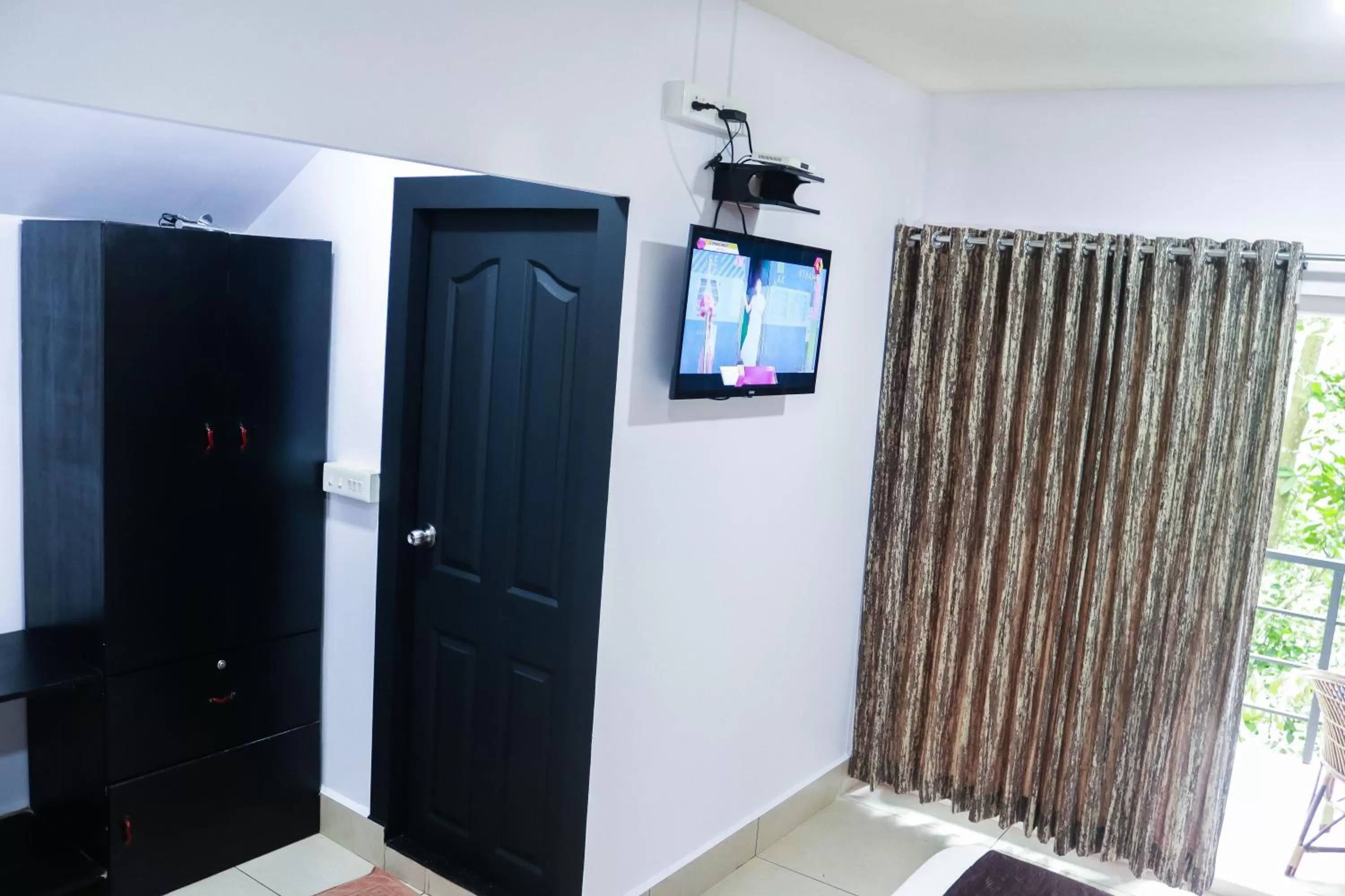 TV and multimedia, TV/Entertainment Center in Edens Munnar