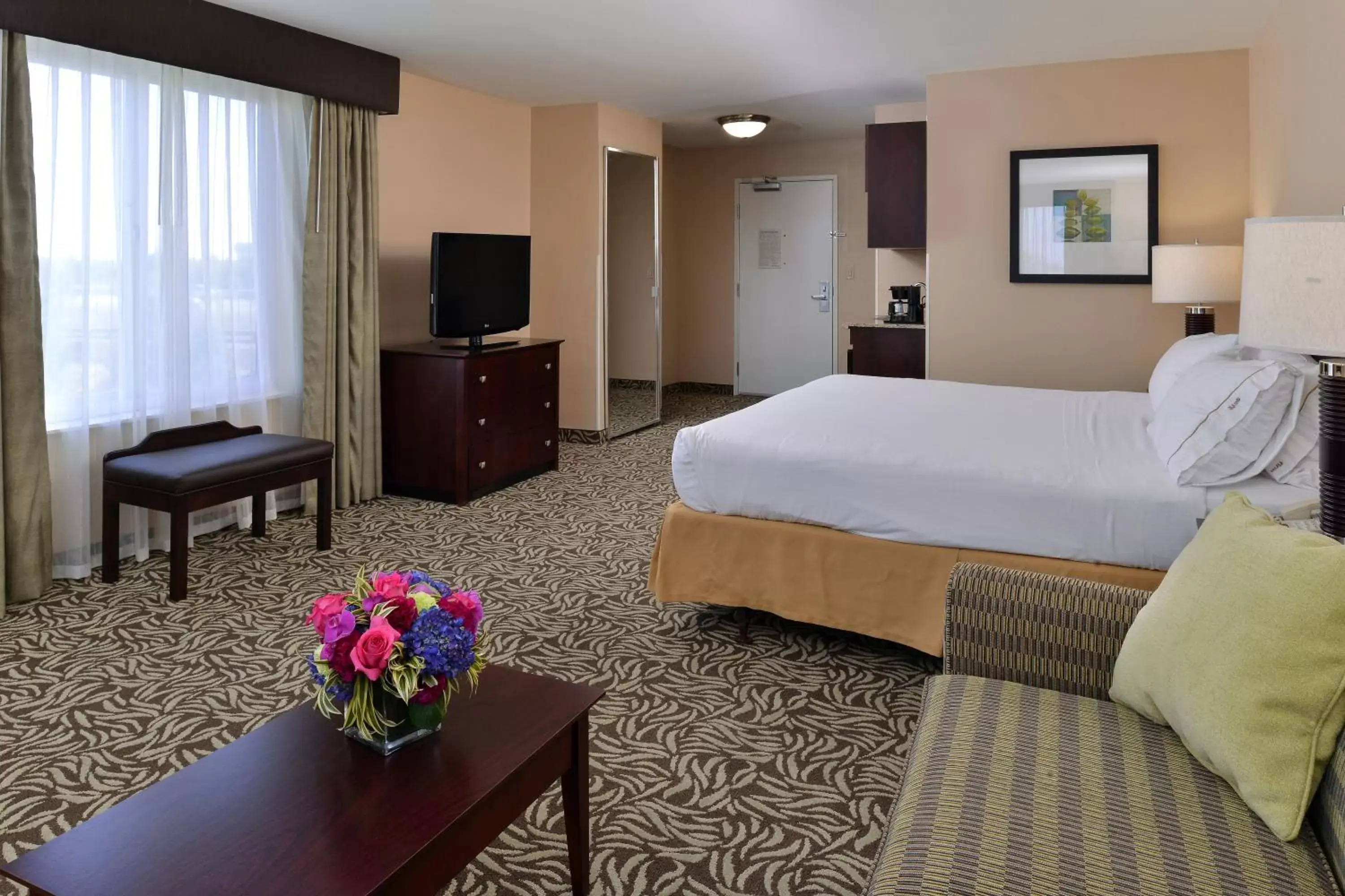 Executive King Suite in Holiday Inn Express Fresno River Park Highway 41 by IHG Executive King Suite in Holiday Inn Express Fresno River Park Highway 41 by IHG