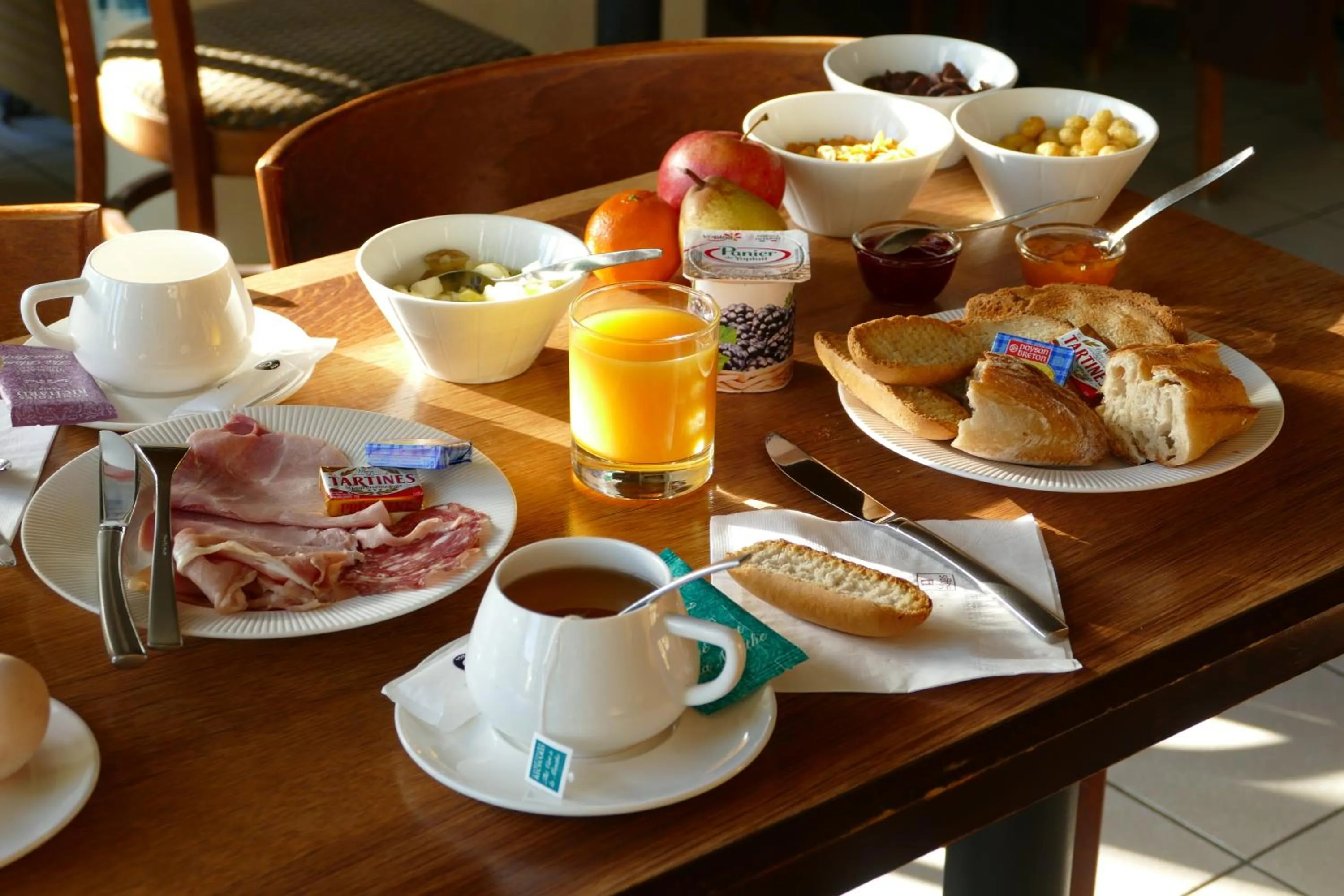Breakfast in Logis Hotels Le Champalud Restaurant La Citadelle