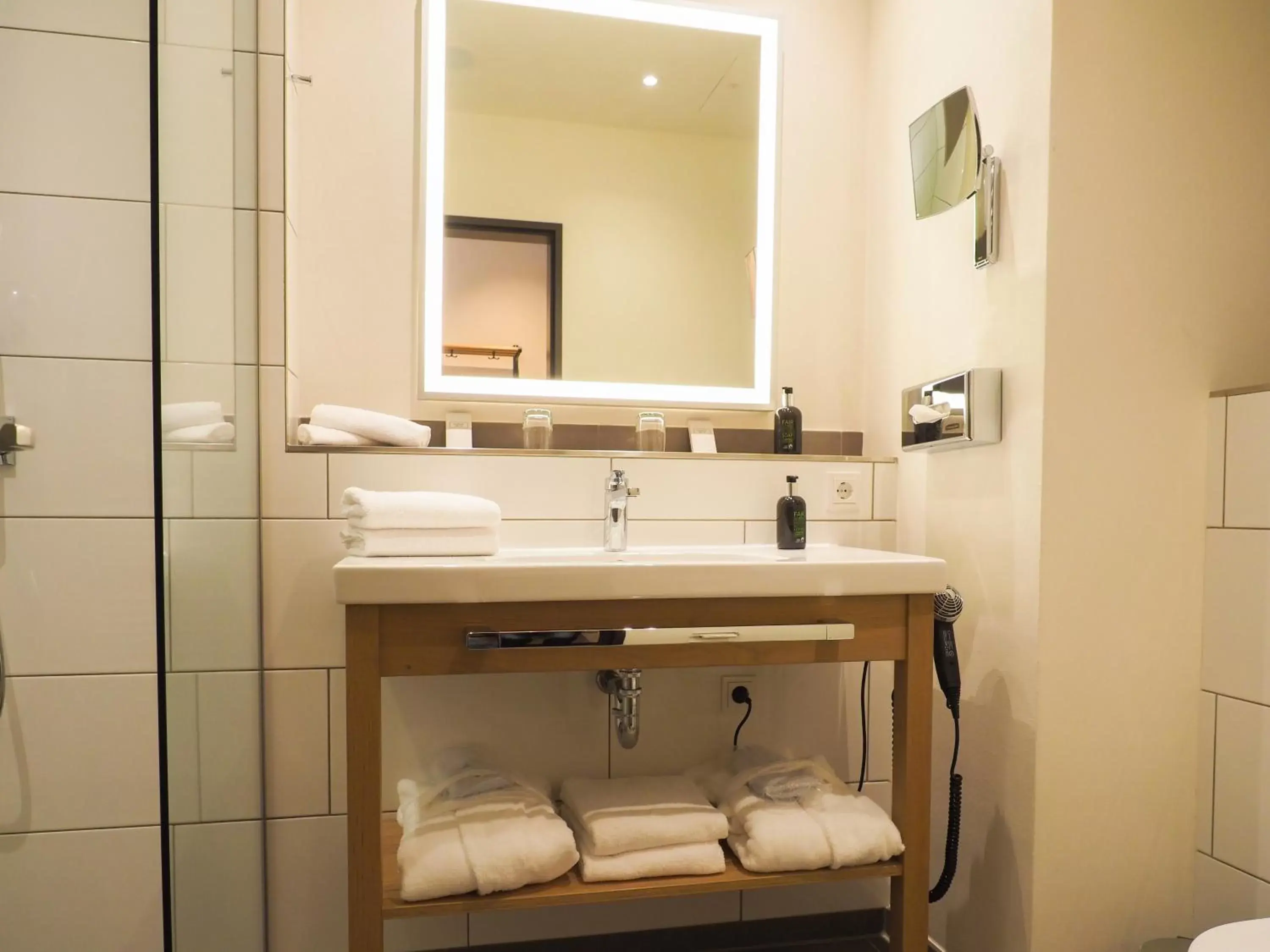 Shower, Bathroom in Hotel Anklamer Hof, BW Signature Collection