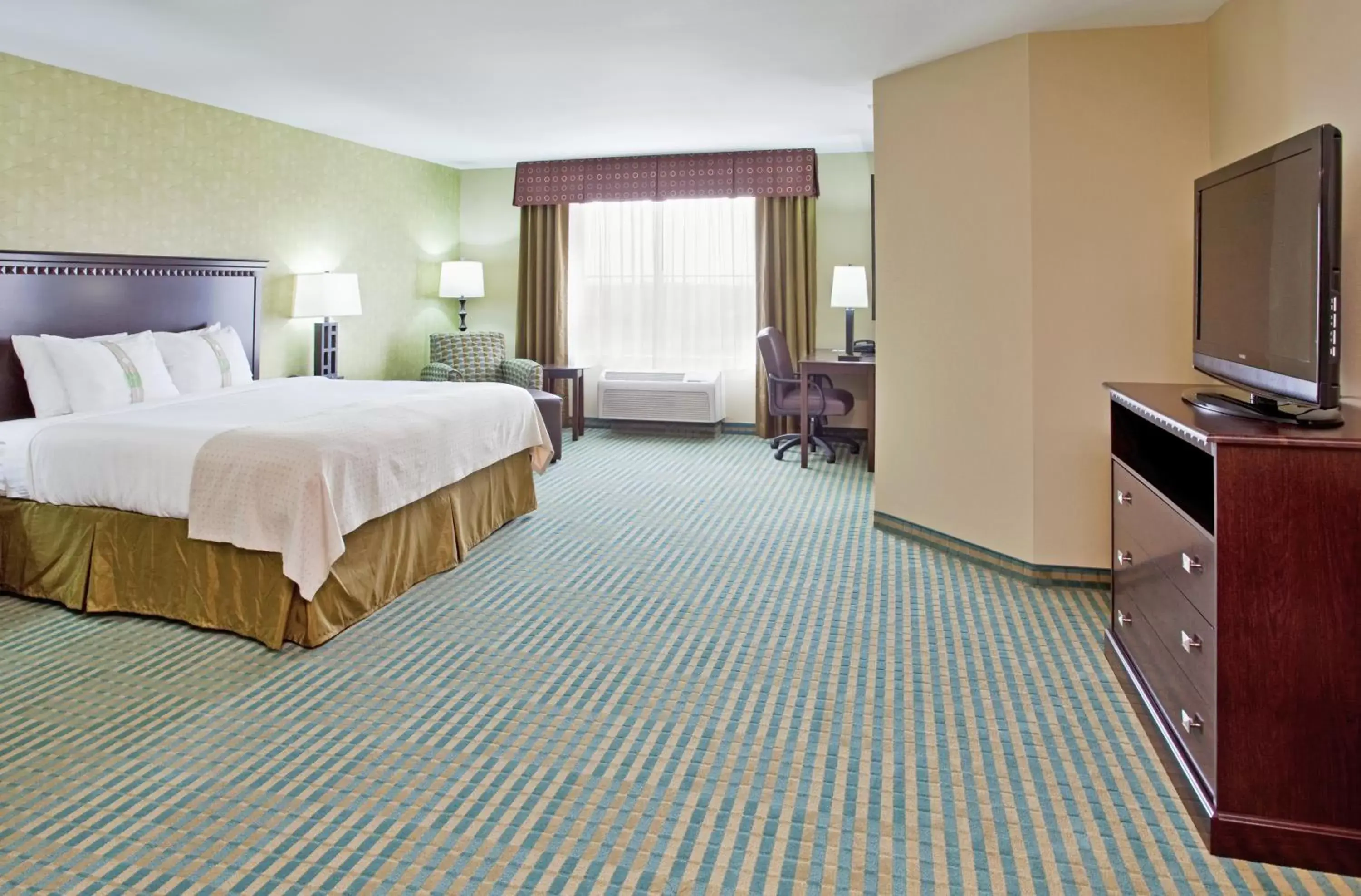 Photo of the whole room, Bed in Holiday Inn Columbia East by IHG Photo of the whole room, Bed in Holiday Inn Columbia East by IHG