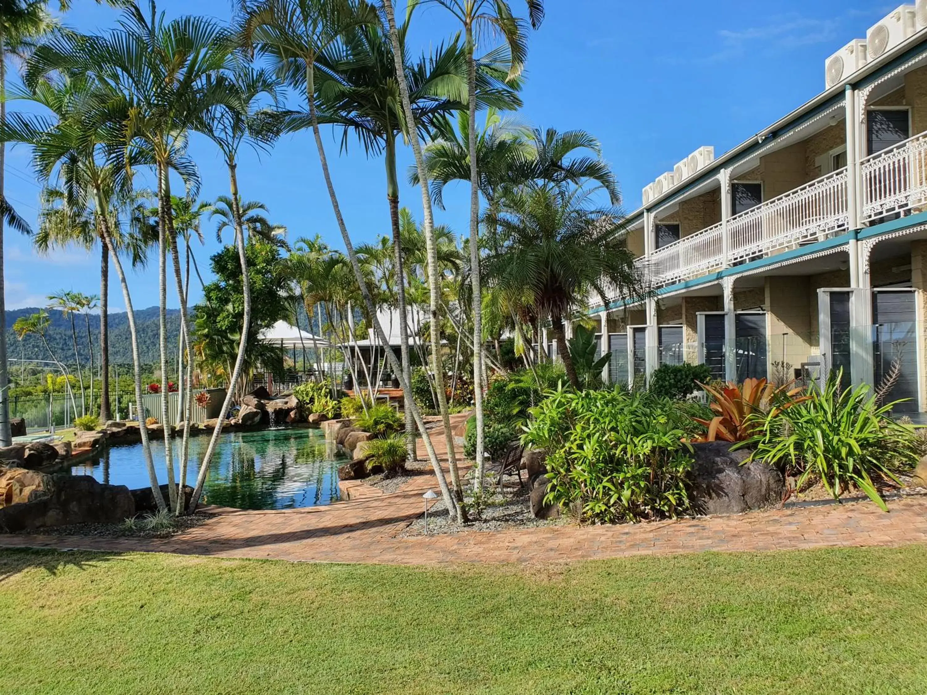 Property building in Colonial Palms Motor Inn