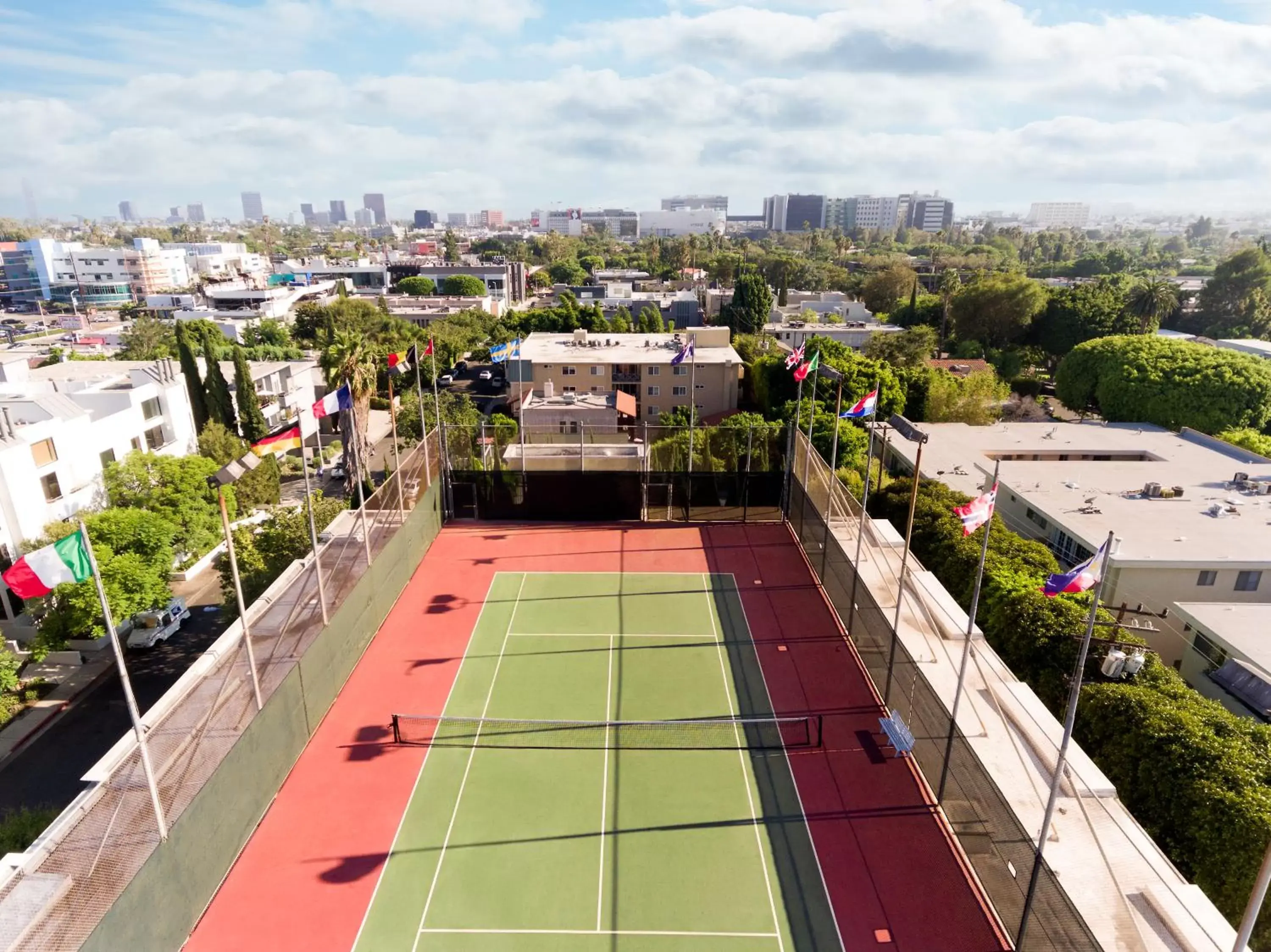 Tennis court in Le Parc at Melrose