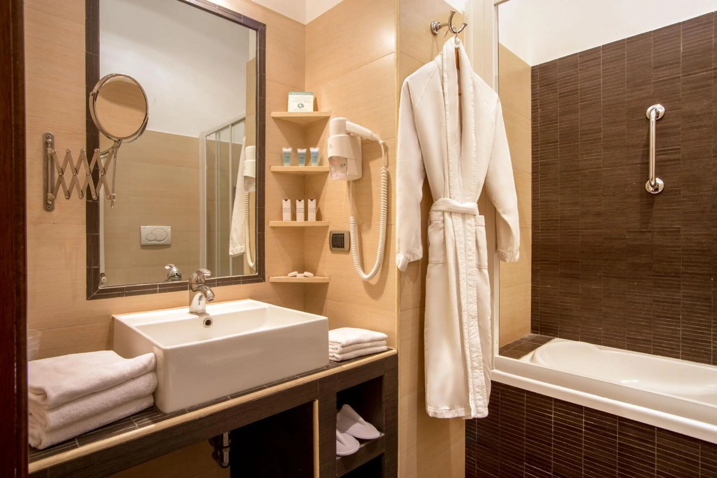 Shower in Basilio 55 Rome