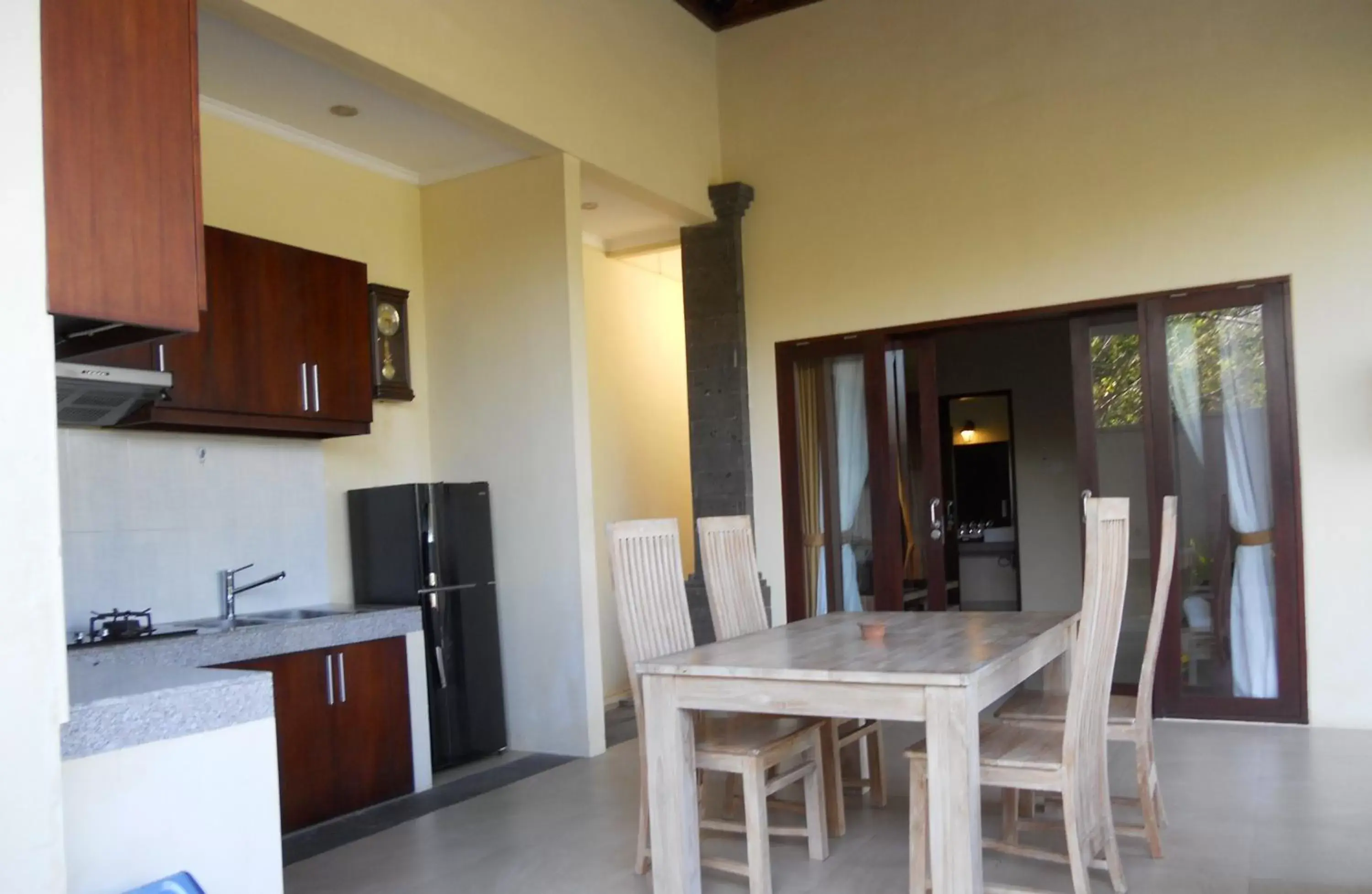 Living room, Kitchen/Kitchenette in Avisara Villa & Suite