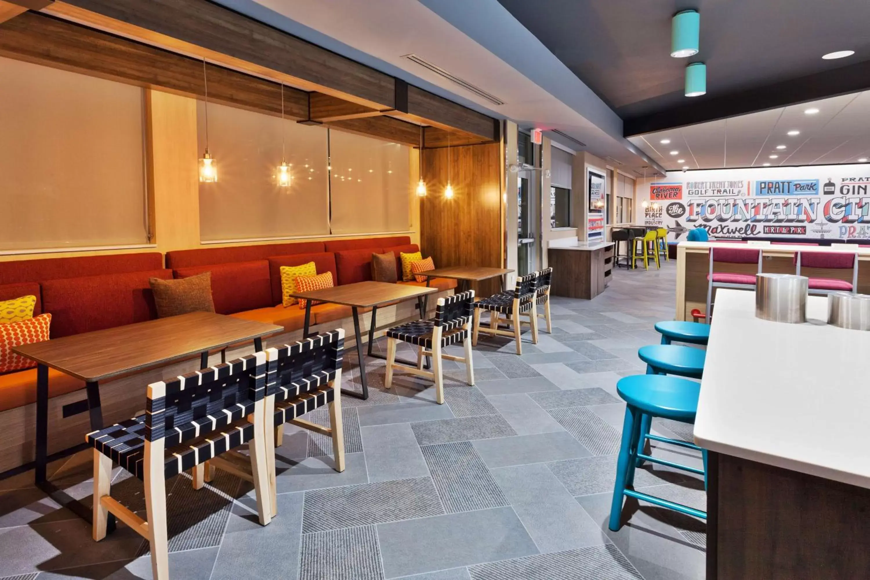 Lobby or reception, Lounge/Bar in Tru By Hilton Prattville