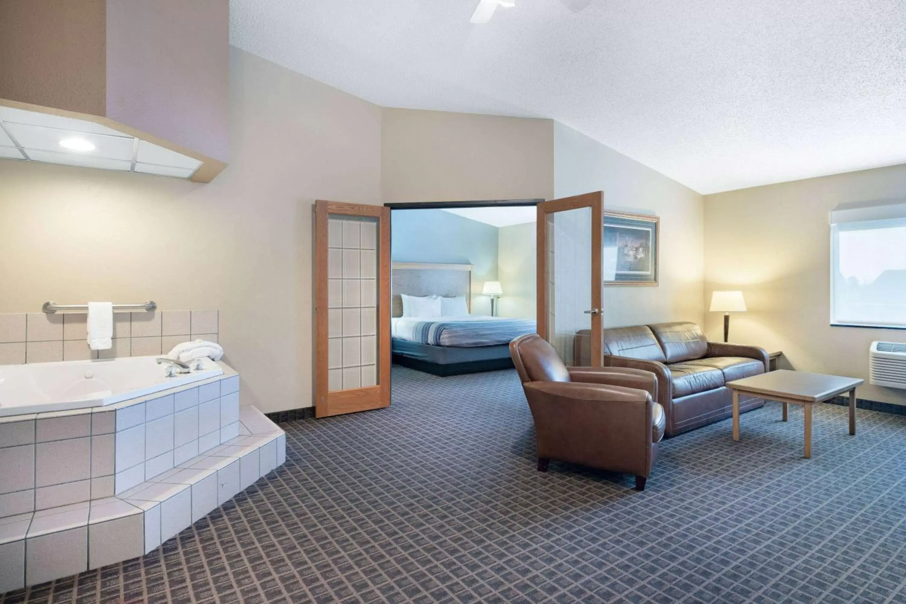 Executive King Suite - Non-Smoking in AmericInn by Wyndham Aberdeen Event Center
