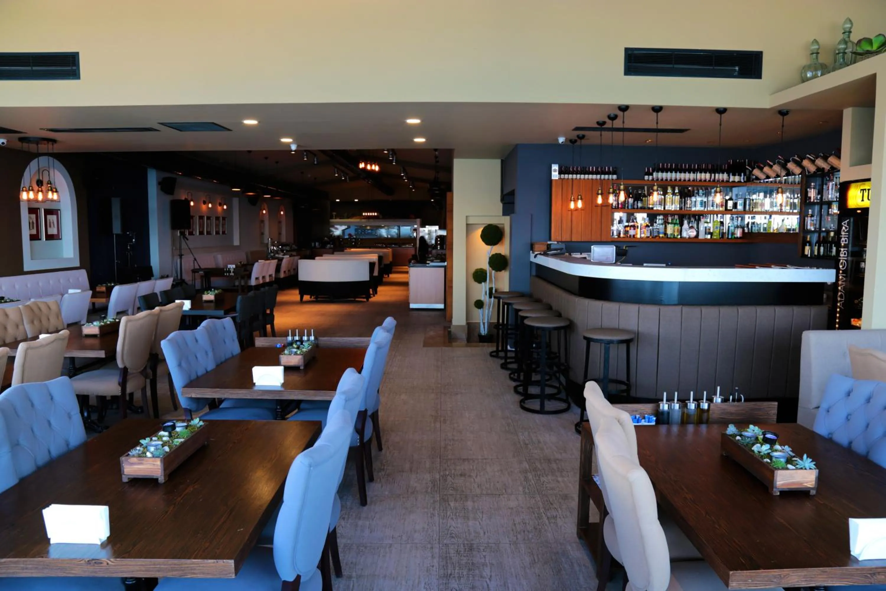 Food and drinks in Pasaport Pier Hotel