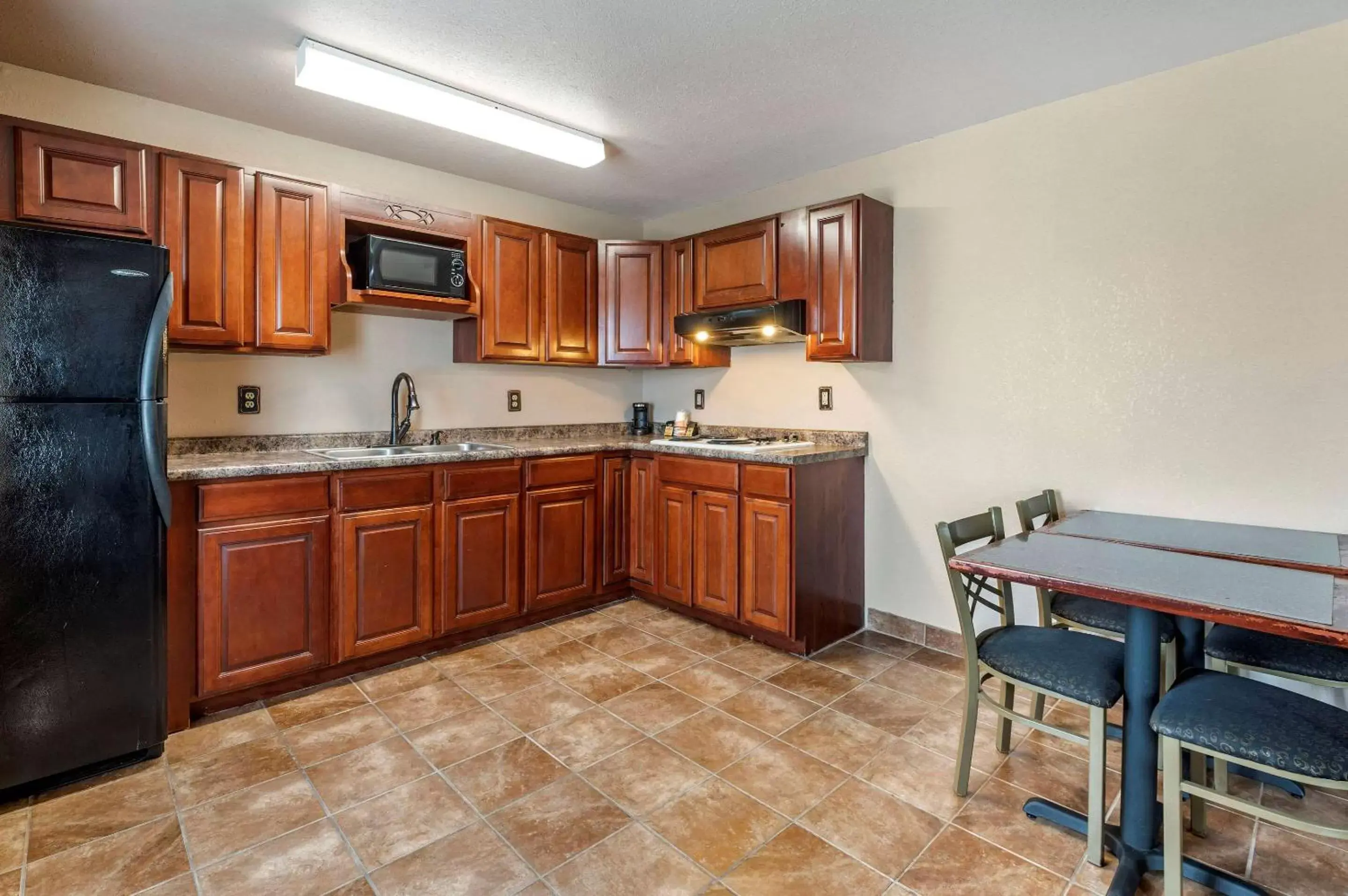 Photo of the whole room, Kitchen/Kitchenette in Comfort Inn Lawrenceburg