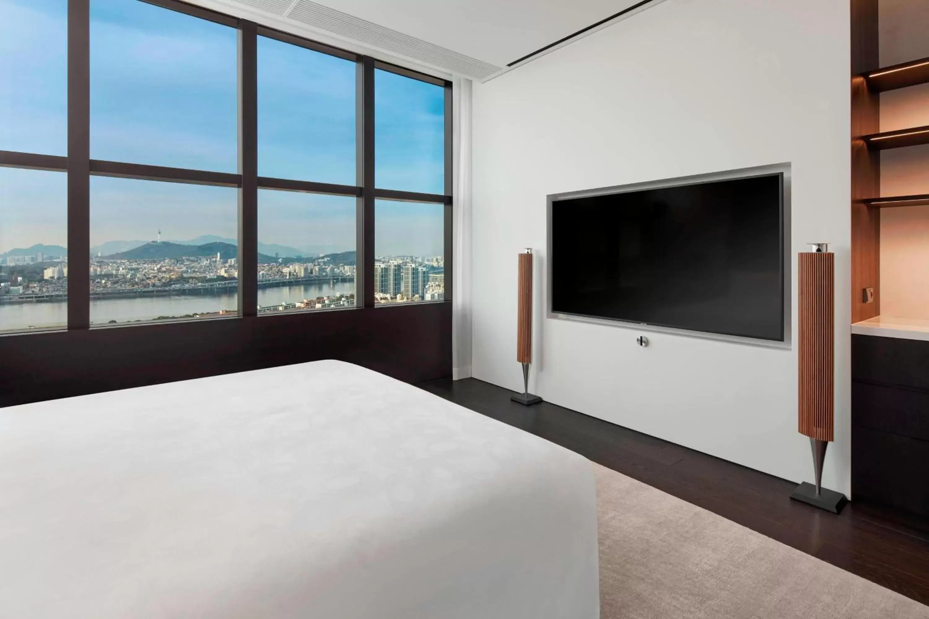 Bedroom, TV/Entertainment Center in JW Marriott Hotel Seoul