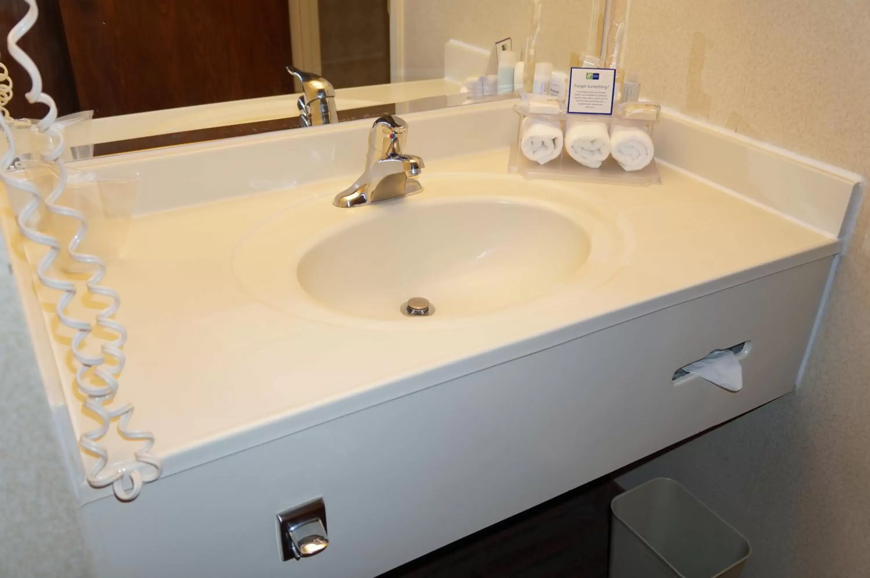 King Room - Disability Access/Non-Smoking in Holiday Inn Express - Monterrey - Tecnologico, an IHG Hotel King Room - Disability Access/Non-Smoking in Holiday Inn Express - Monterrey - Tecnologico, an IHG Hotel