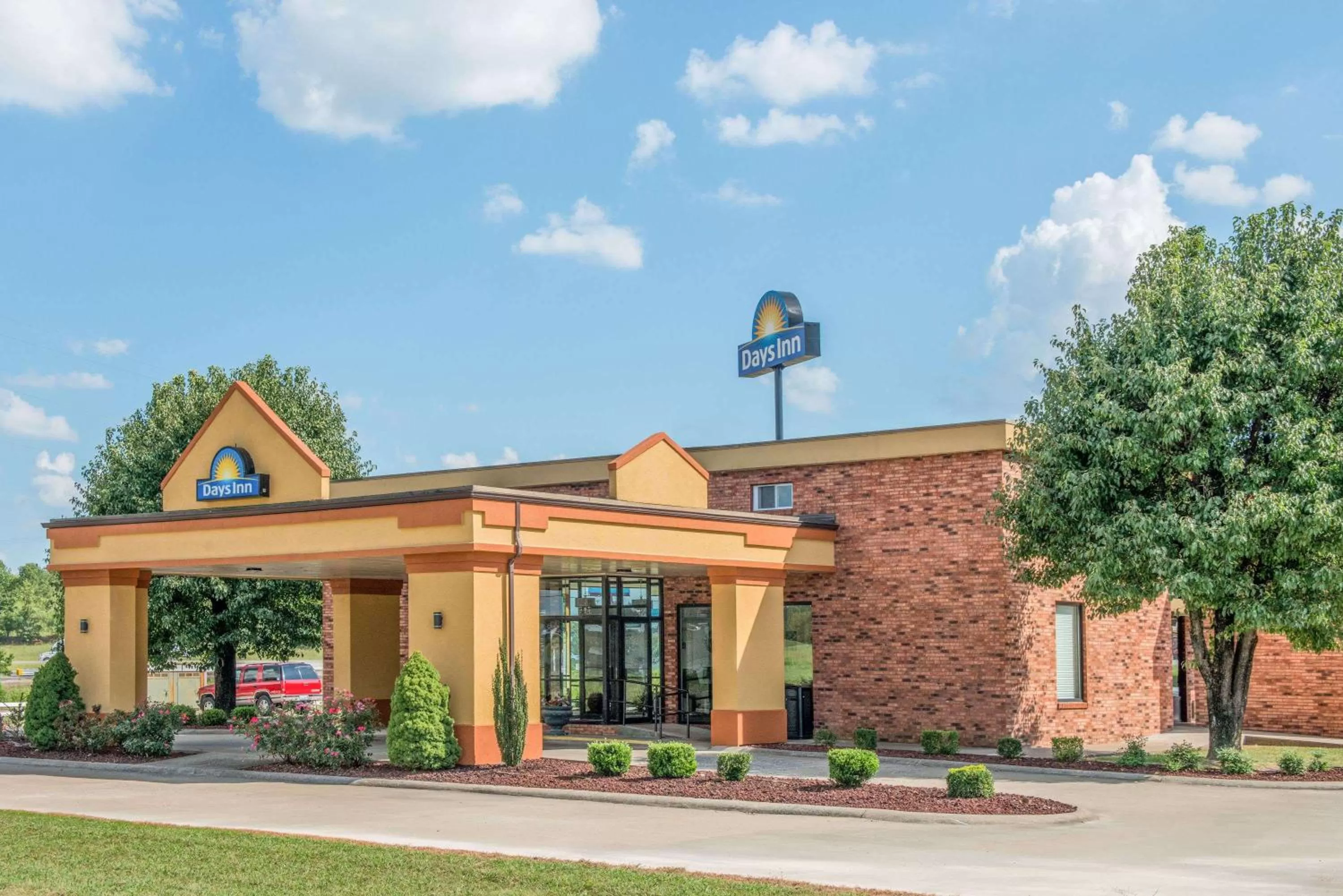 Property building in Days Inn by Wyndham Calvert City - Paducah East