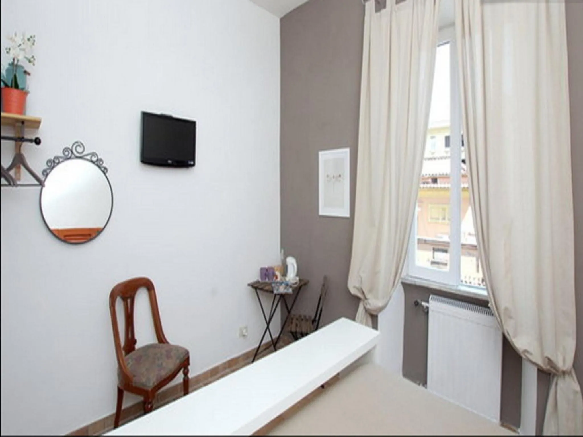 Bedroom in PratinnVatican