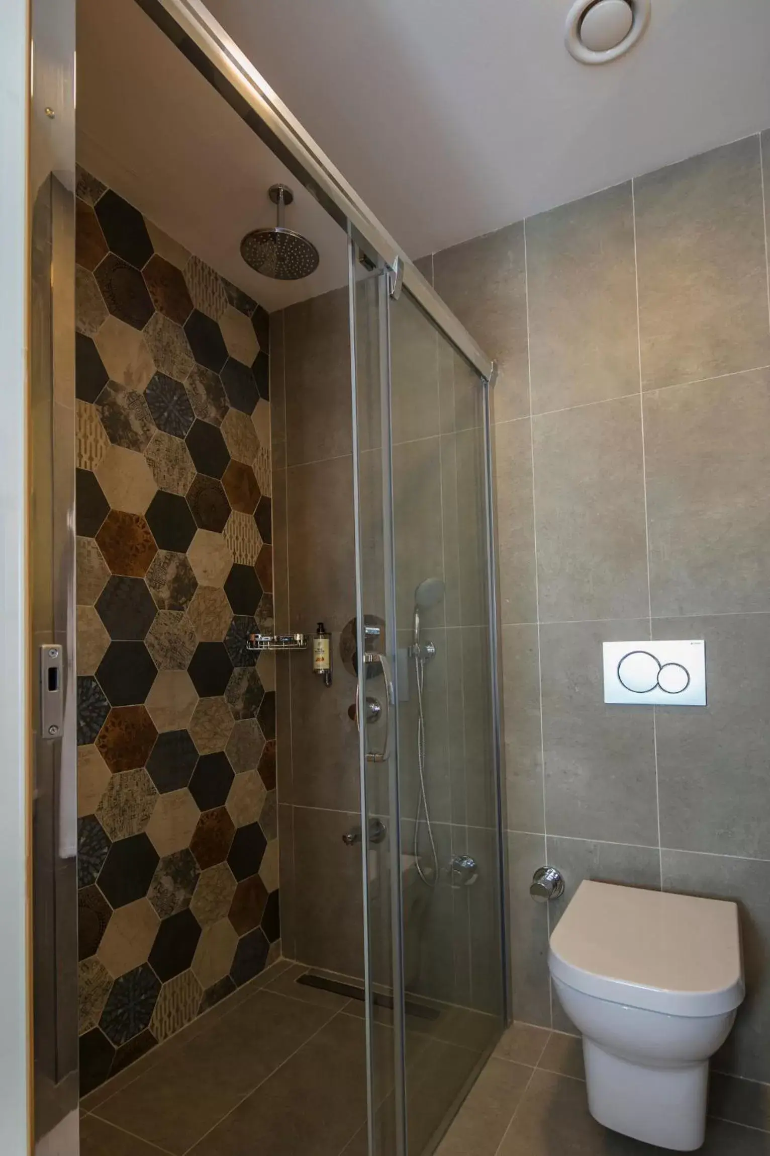 Shower, Bathroom in Sparkle Hotel