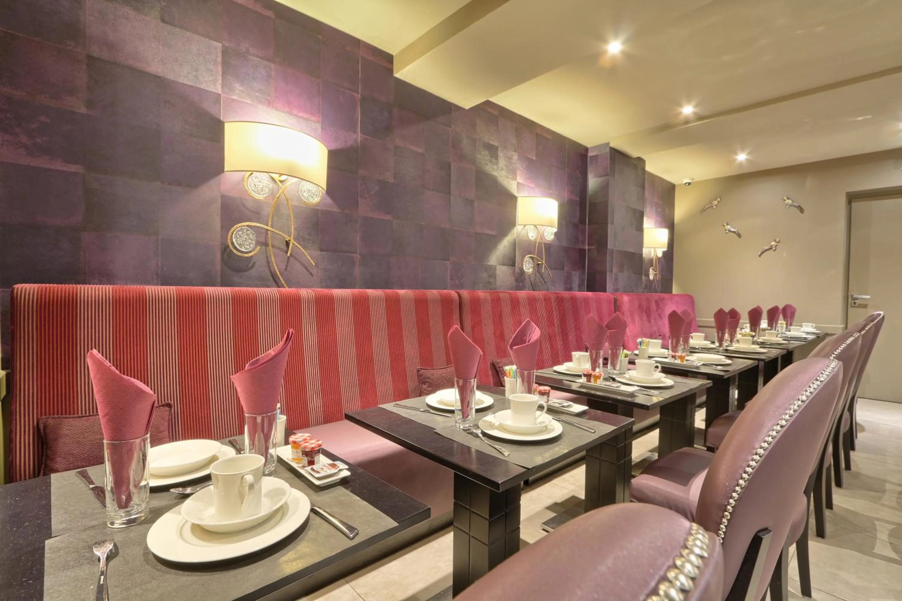 Restaurant/places to eat in Hôtel Mondial