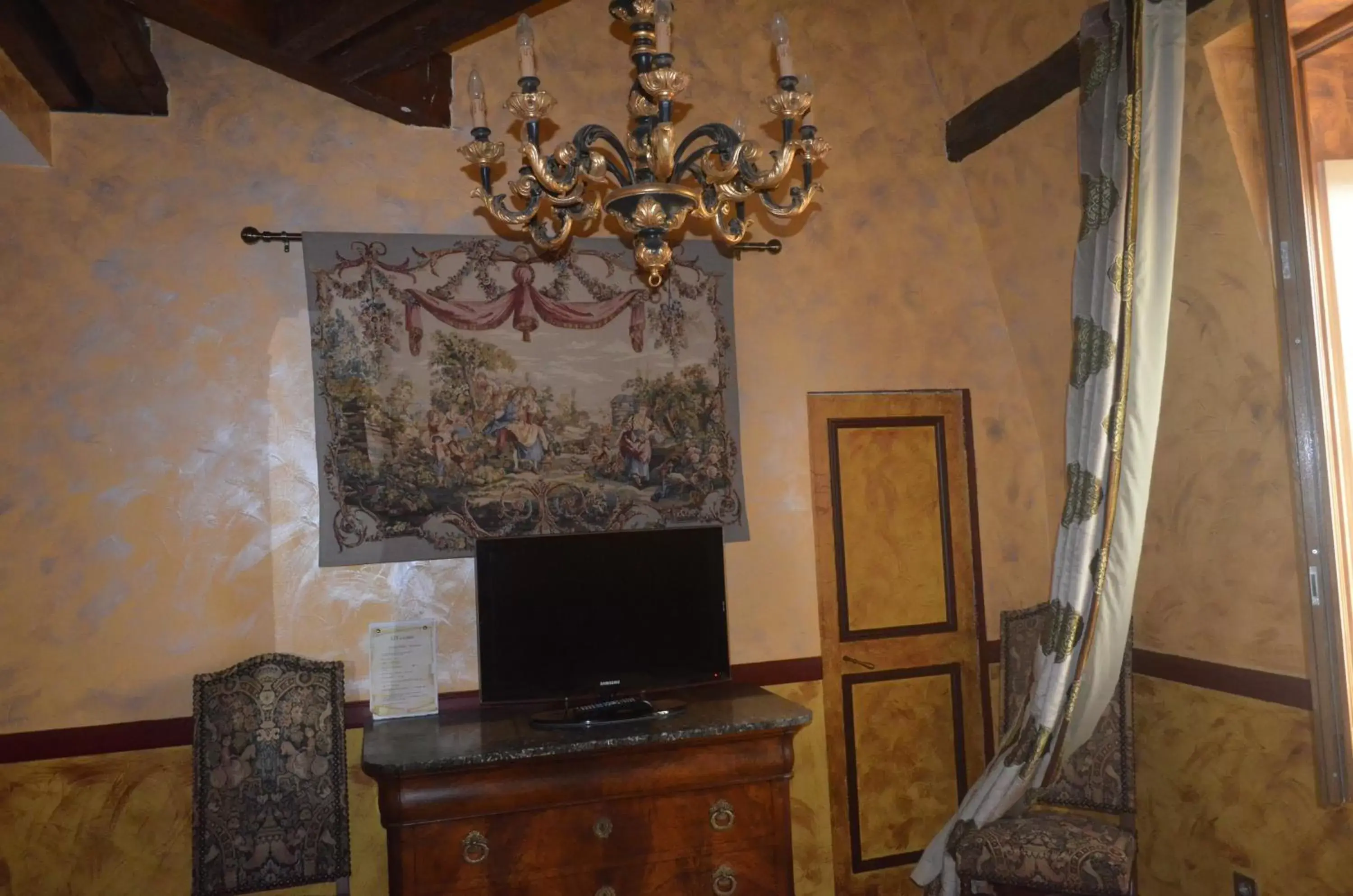 TV and multimedia, TV/Entertainment Center in Lit en Loire