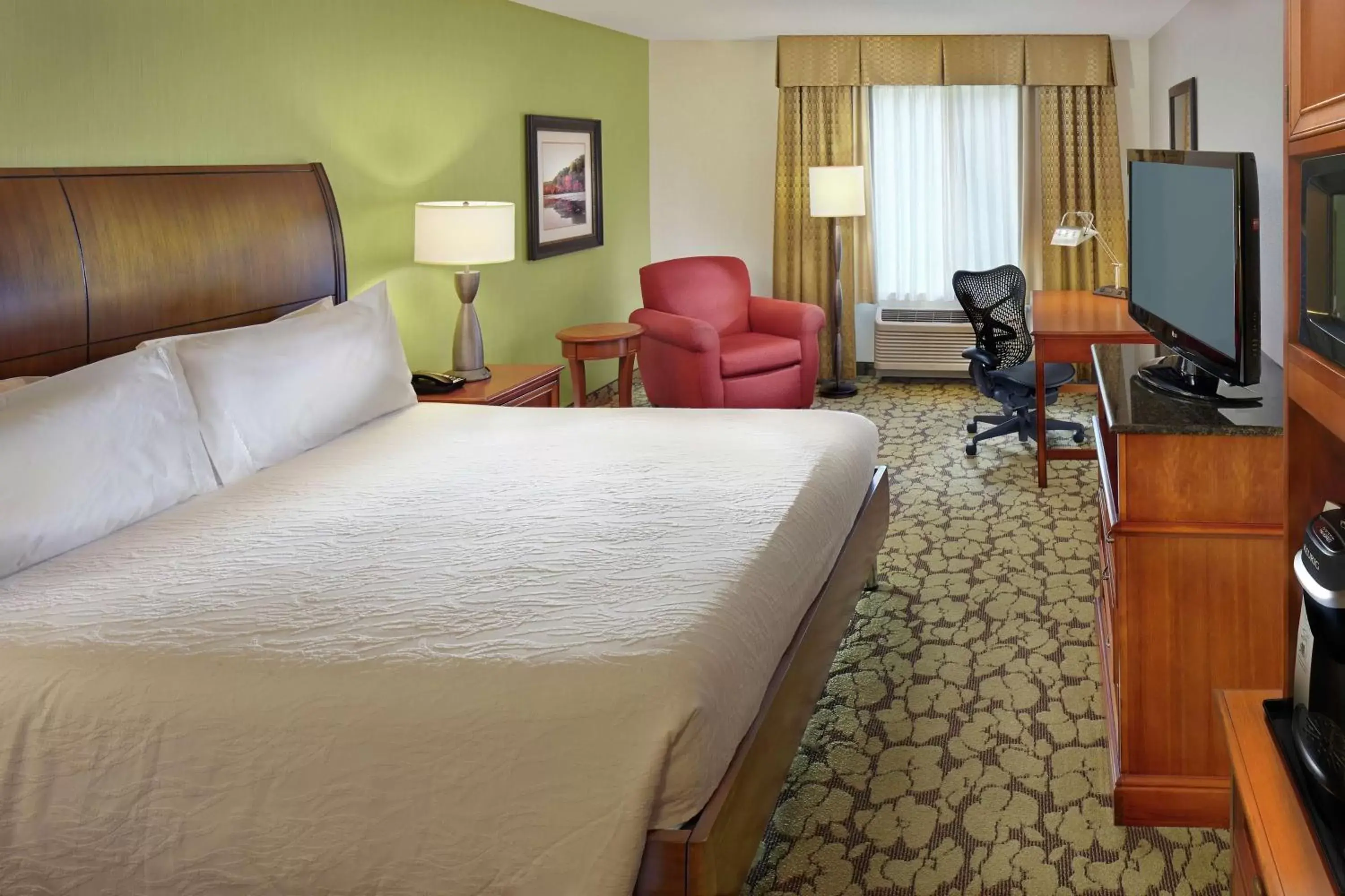 Bedroom, Bed in Hilton Garden Inn Danbury