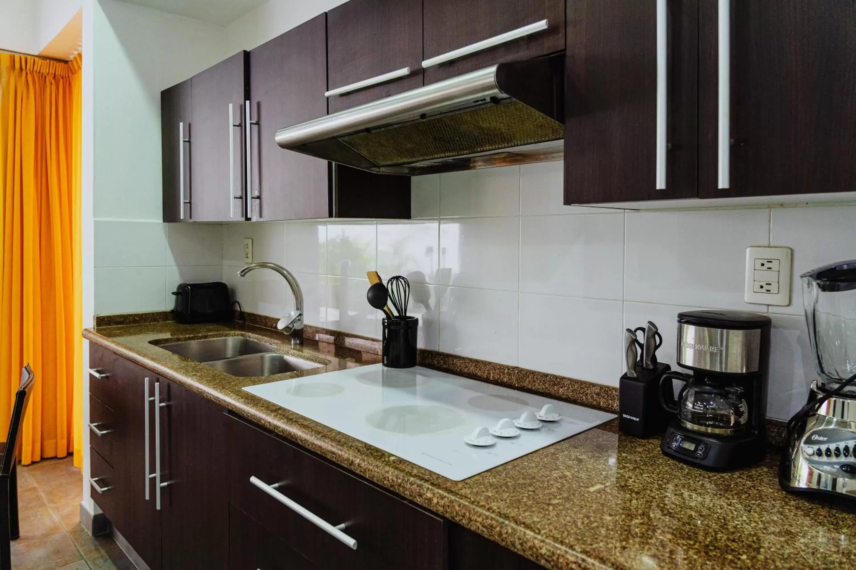 kitchen, Kitchen/Kitchenette in Dangelos Hotel on Fifth Avenue