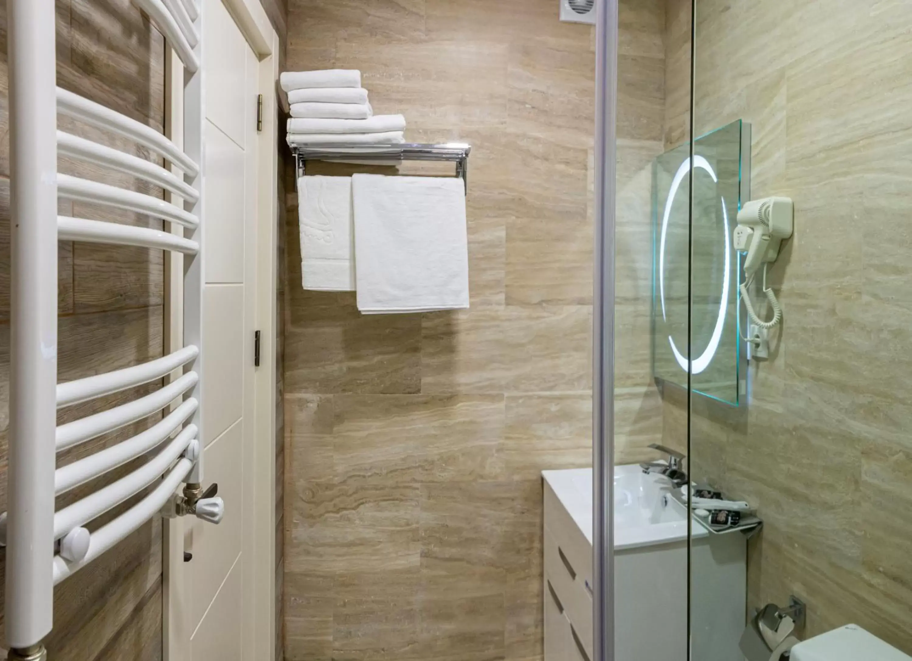 Standard Twin Room in BG Palace Hotel Standard Twin Room in BG Palace Hotel