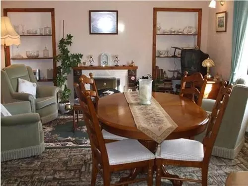 Dining area in Lily Hill Farm