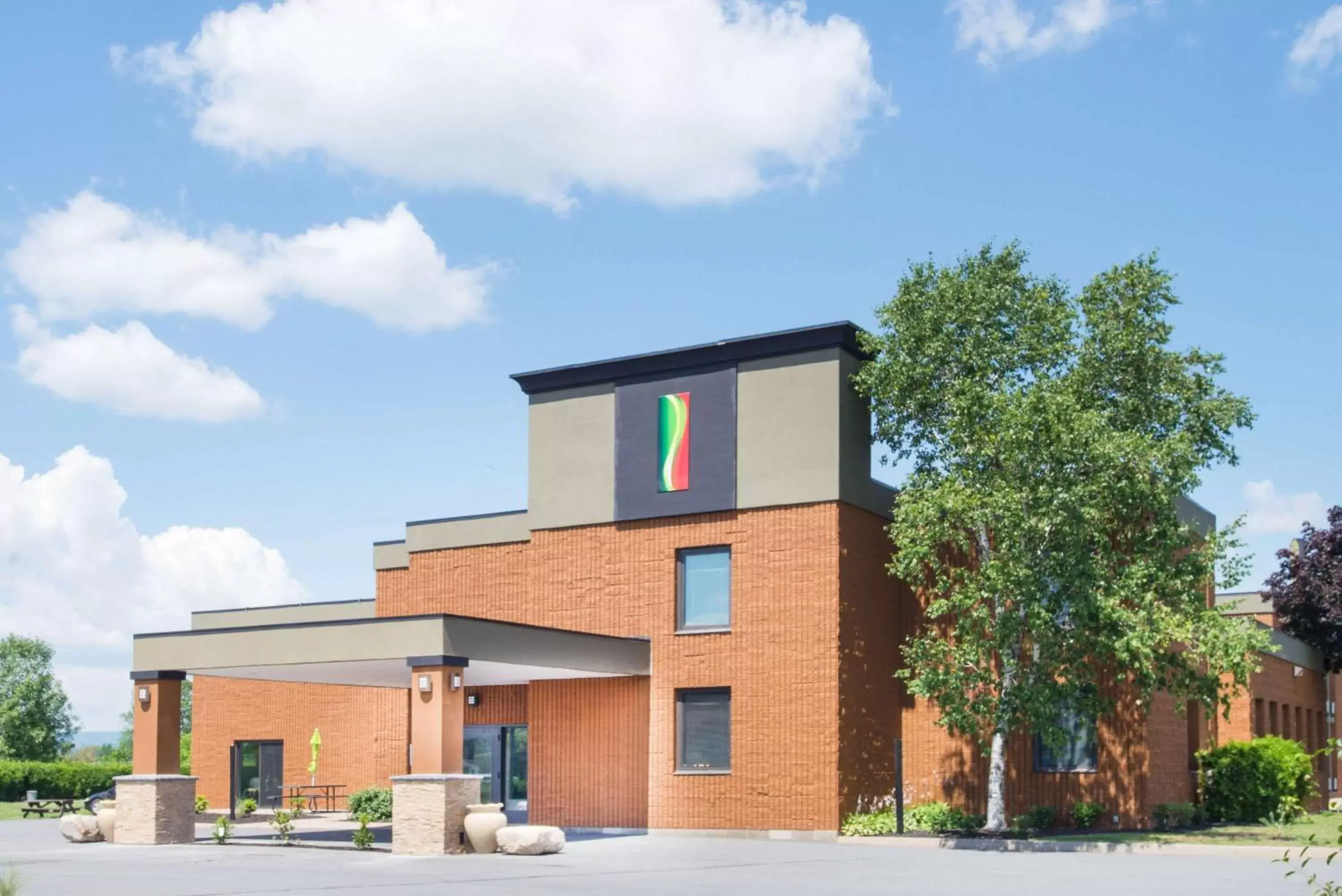 Property building in Super 8 by Wyndham Plattsburgh Property building in Super 8 by Wyndham Plattsburgh