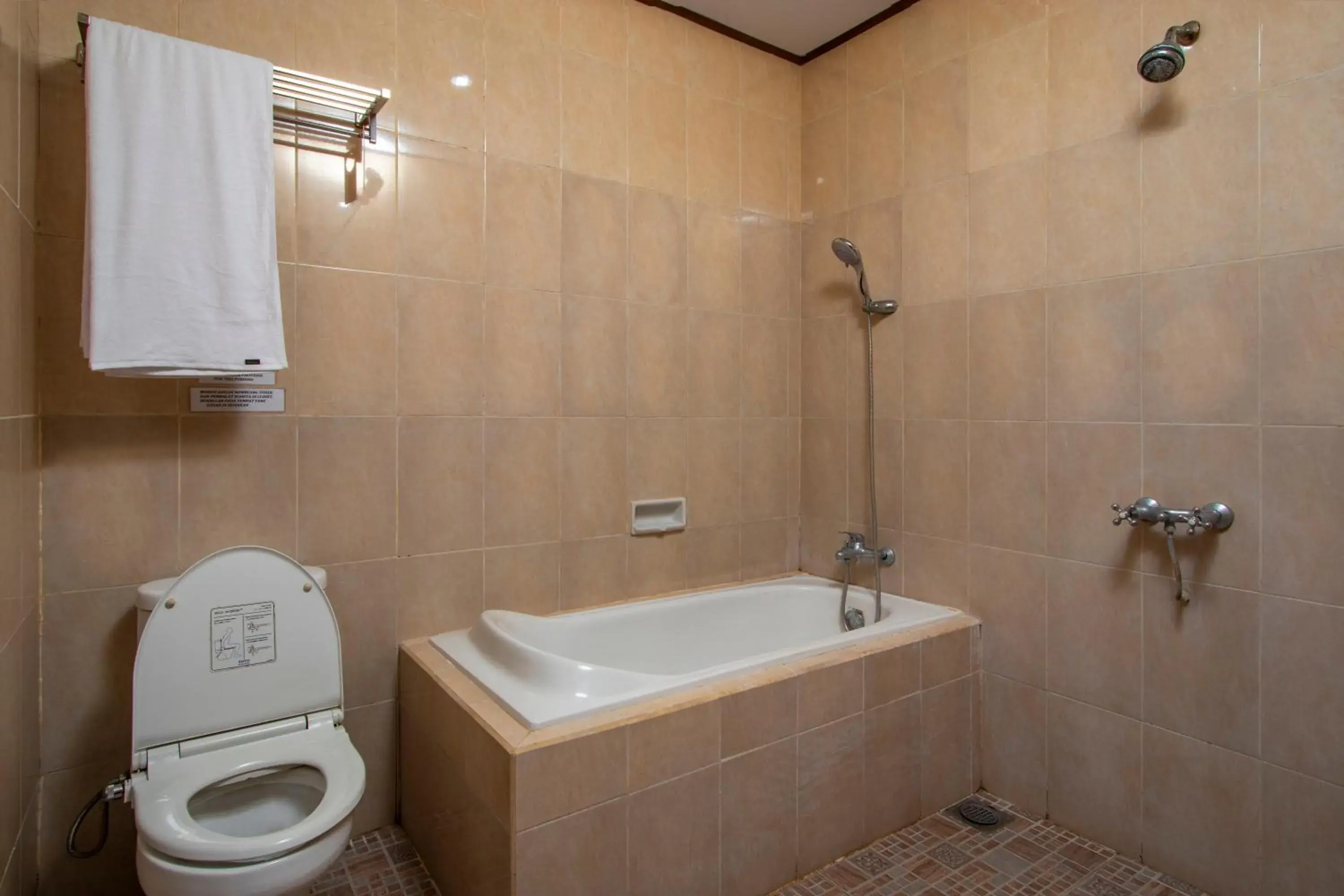 Bathroom in Suriwathi Hotel