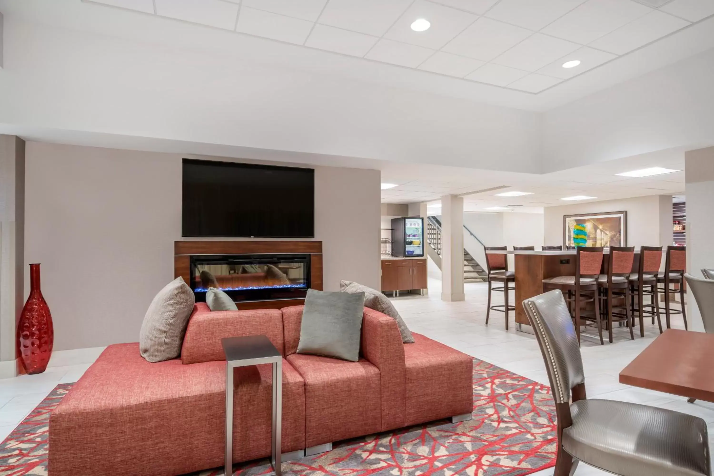Lobby or reception, Seating Area in Ramada by Wyndham Minneapolis Golden Valley